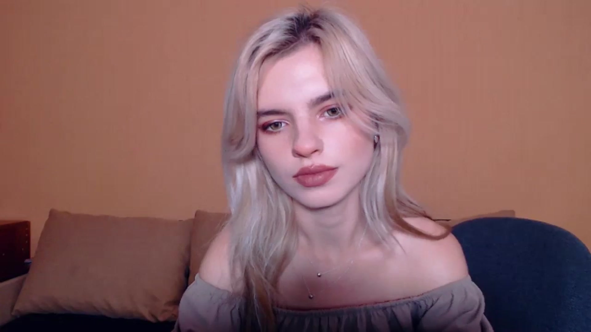 Gallery image thumbnail from Erineys's myfreecams stream on, 10/20/2023, 14:10 image 12 of 20