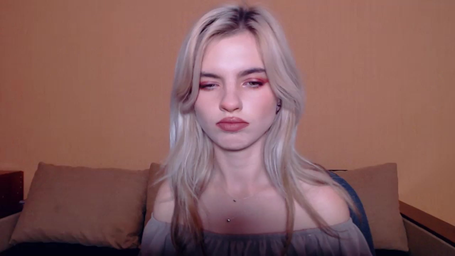 Gallery image thumbnail from Erineys's myfreecams stream on, 10/20/2023, 14:10 image 18 of 20