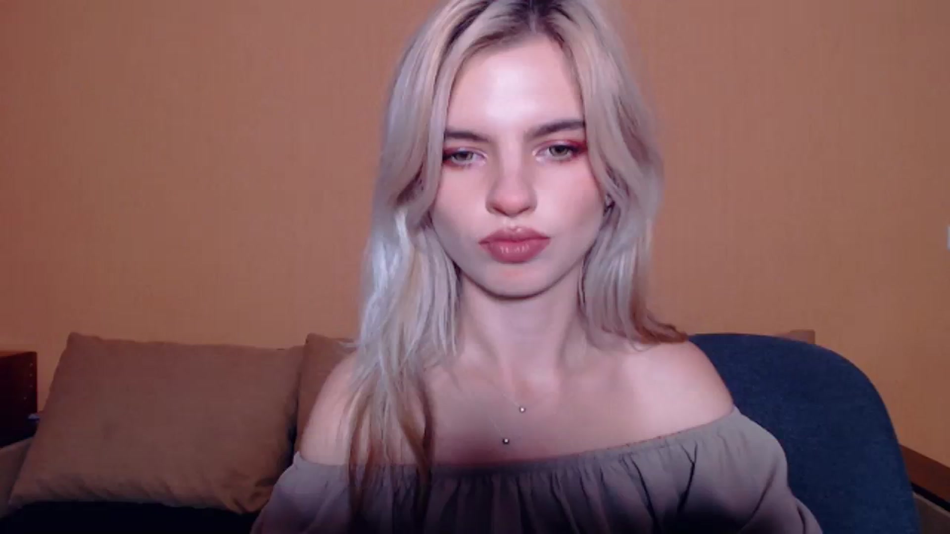Gallery image thumbnail from Erineys's myfreecams stream on, 10/20/2023, 14:57 image 12 of 20