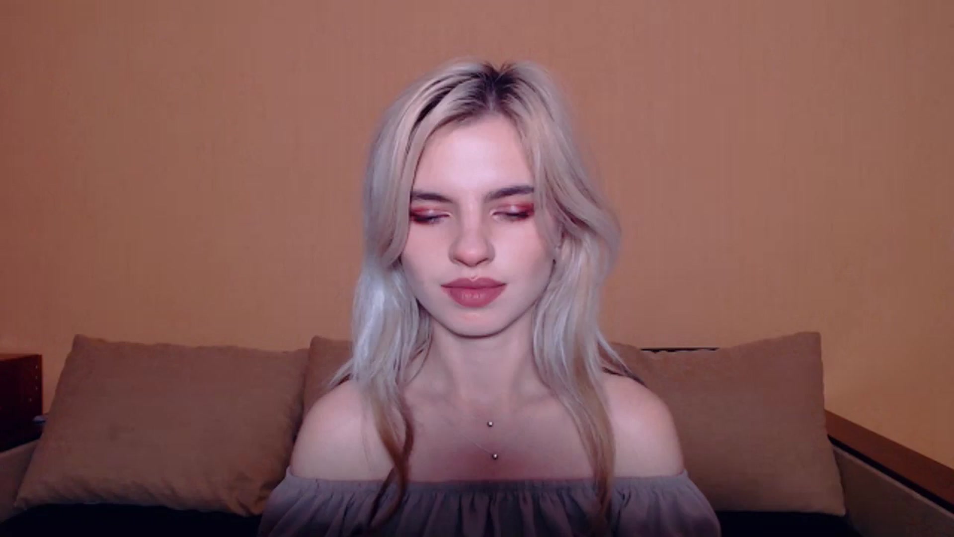 Gallery image thumbnail from Erineys's myfreecams stream on, 10/20/2023, 16:03 image 18 of 20