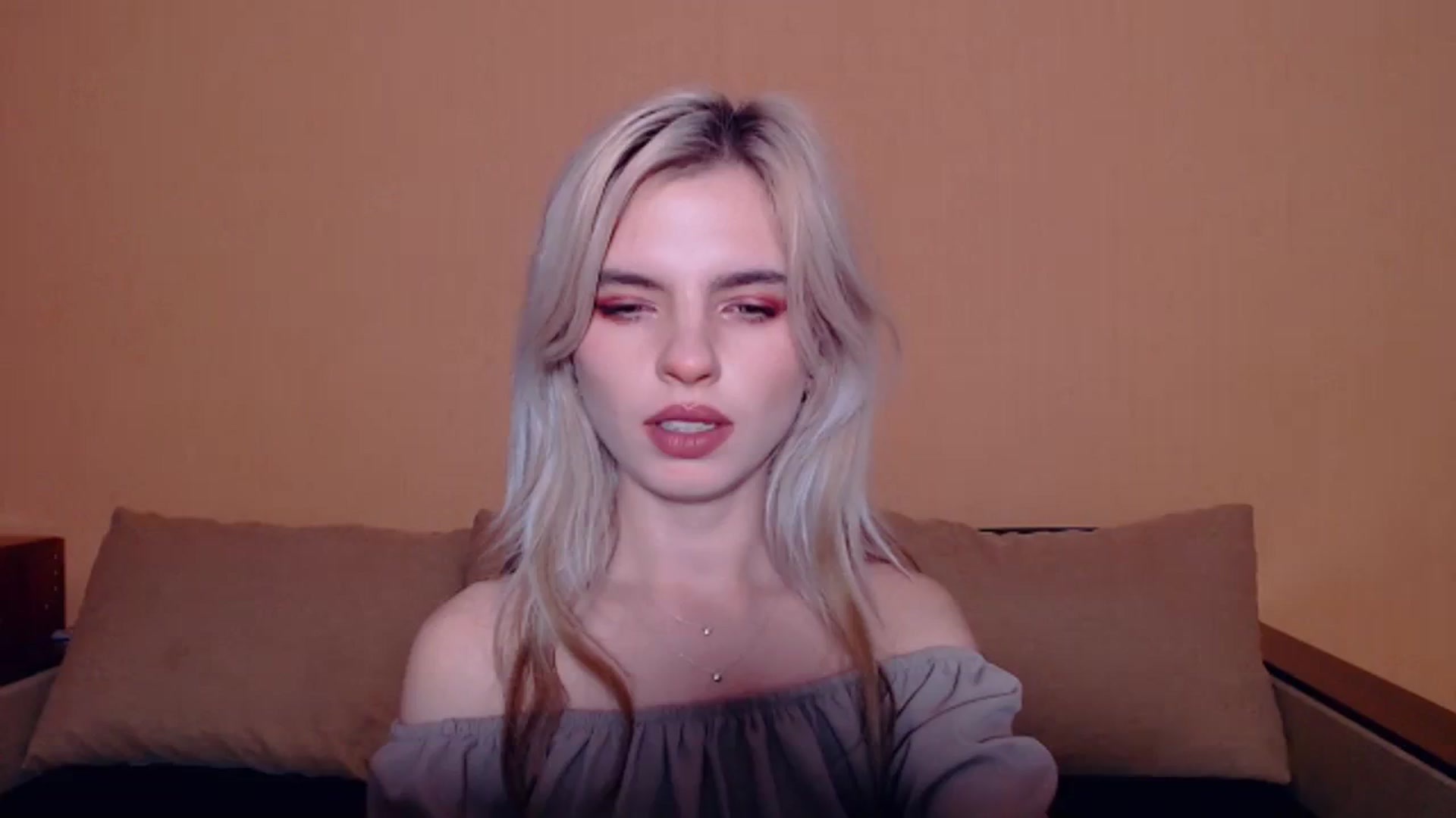 Gallery image thumbnail from Erineys's myfreecams stream on, 10/20/2023, 16:03 image 9 of 20