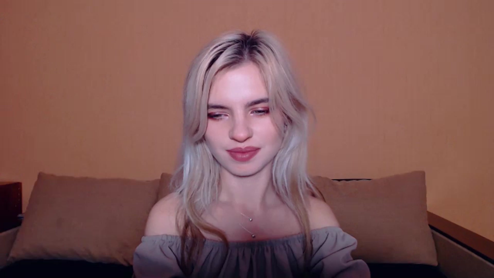 Gallery image thumbnail from Erineys's myfreecams stream on, 10/20/2023, 16:03 image 14 of 20