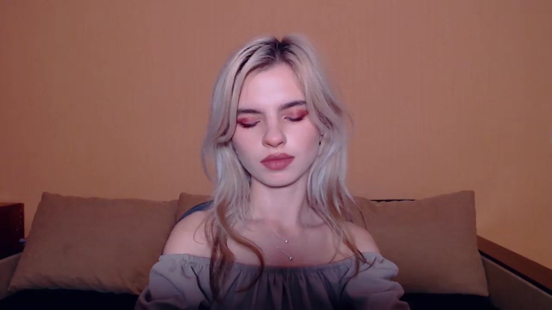 Gallery image thumbnail from Erineys's myfreecams stream on, 10/20/2023, 16:03 image 6 of 20