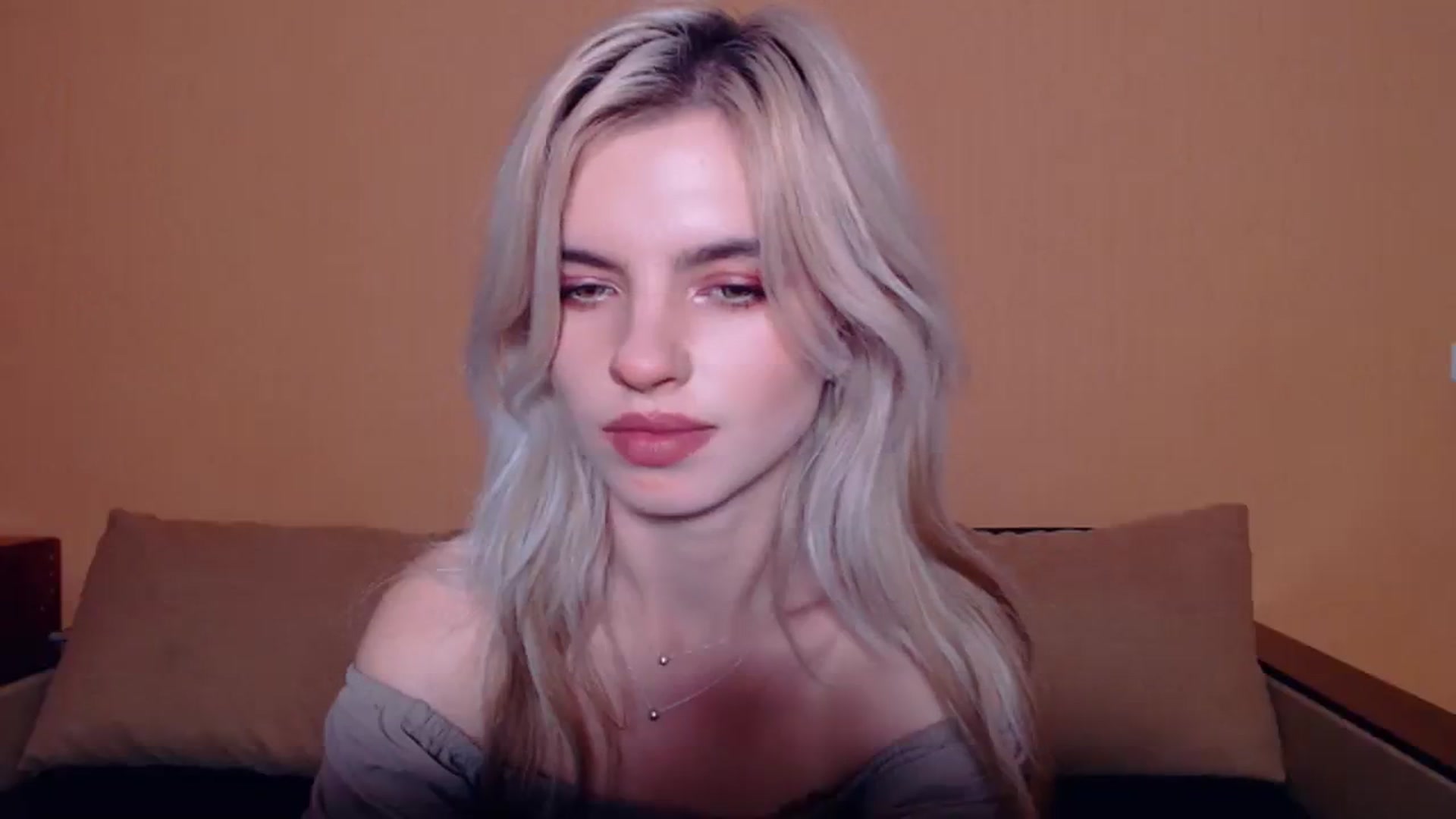 Gallery image thumbnail from Erineys's myfreecams stream on, 10/20/2023, 16:29 image 13 of 20