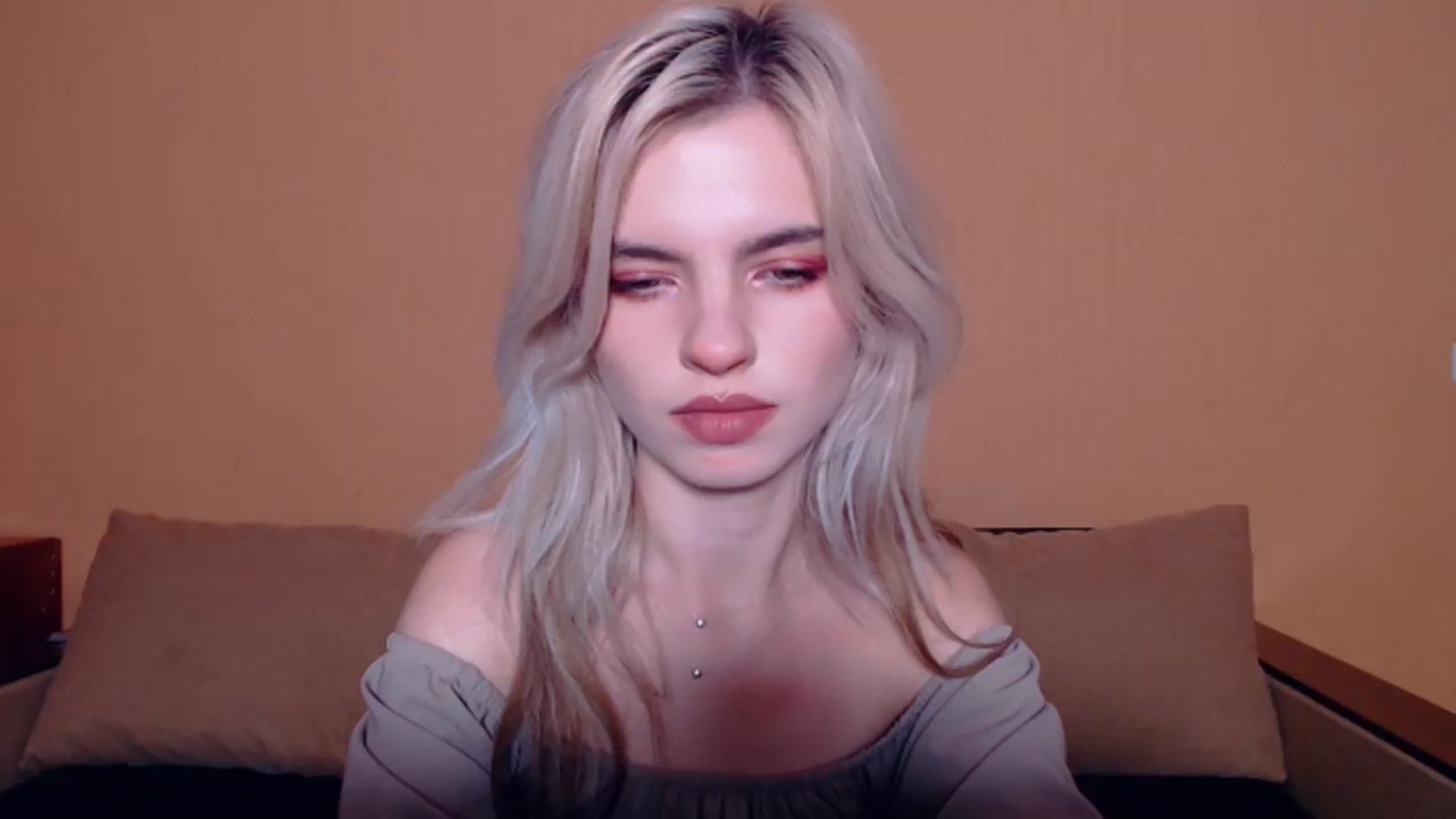 Gallery image thumbnail from Erineys's myfreecams stream on, 10/20/2023, 16:29 image 1 of 20