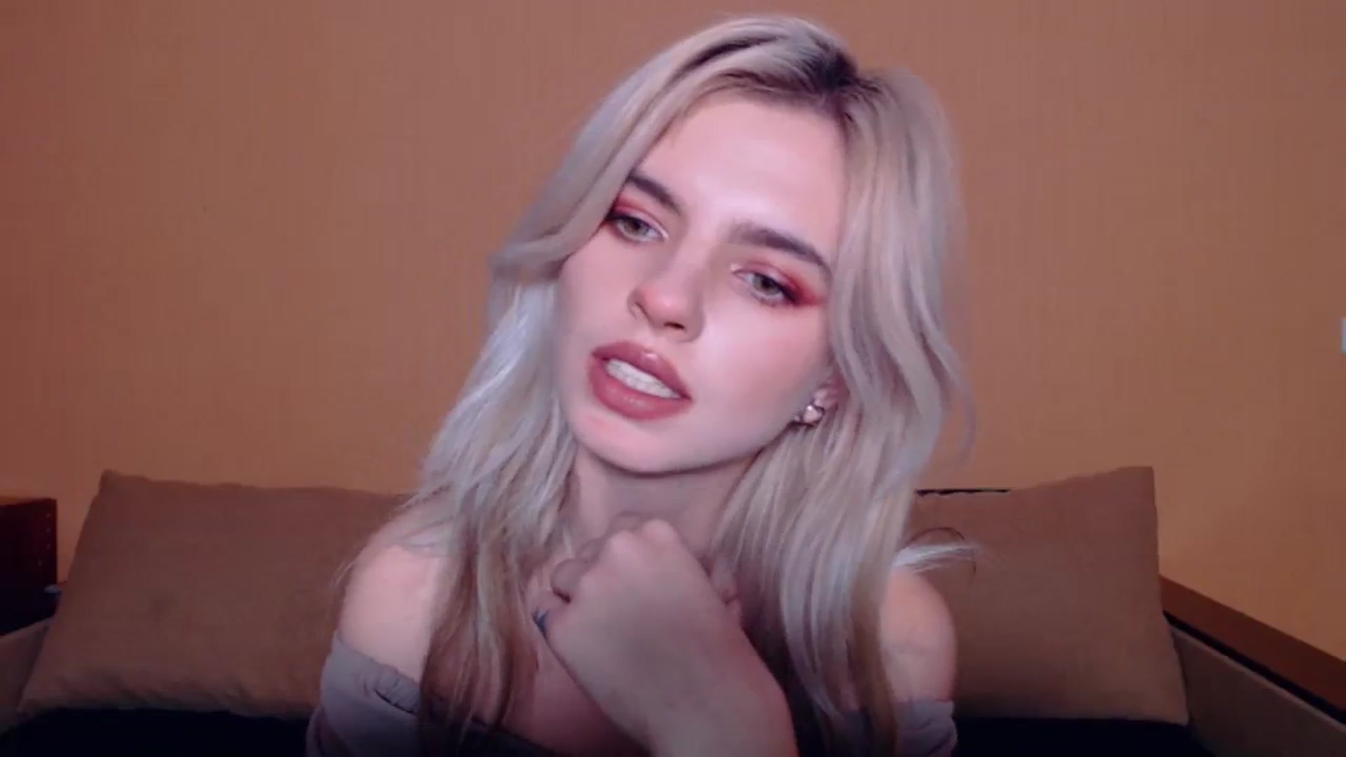 Gallery image thumbnail from Erineys's myfreecams stream on, 10/20/2023, 16:29 image 18 of 20