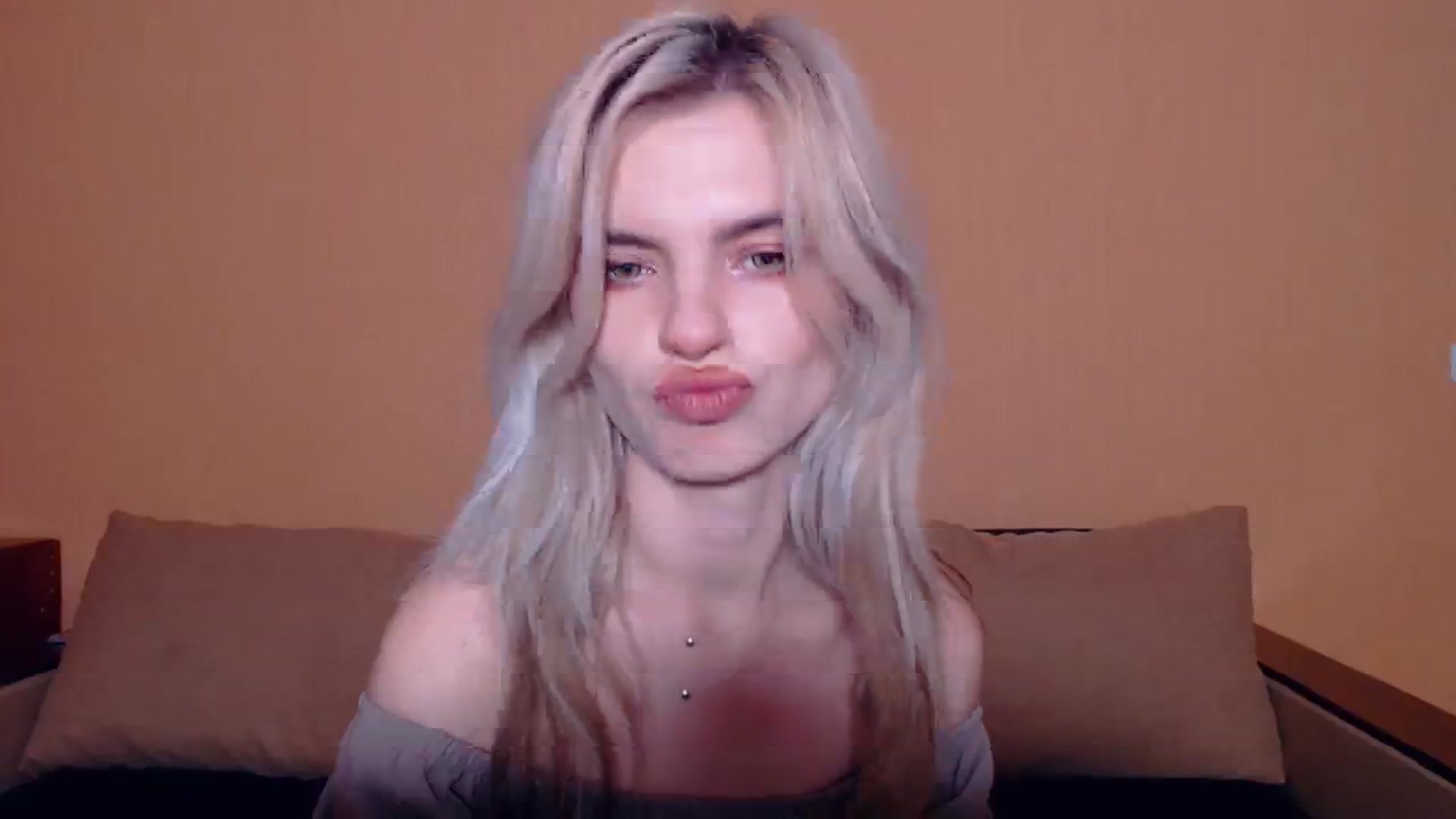 Gallery image thumbnail from Erineys's myfreecams stream on, 10/20/2023, 16:29 image 6 of 20
