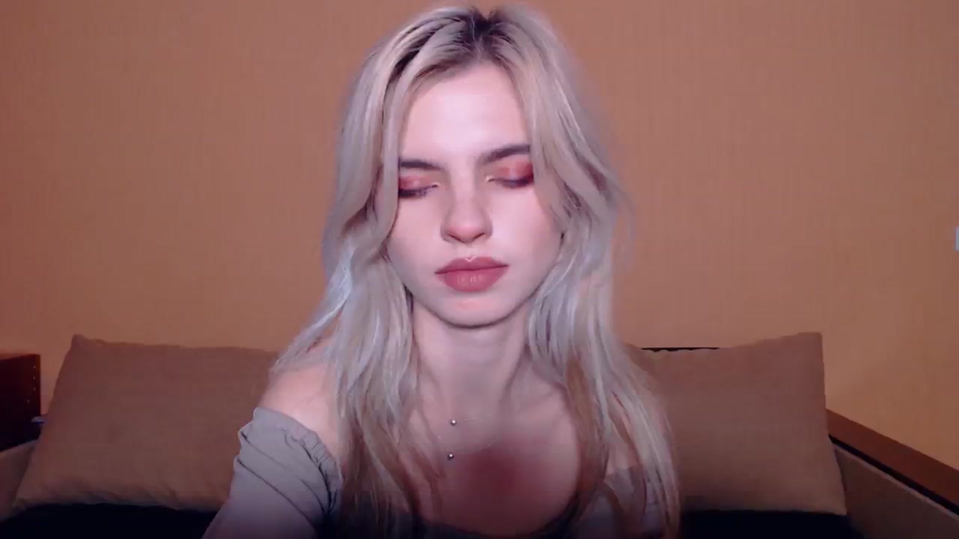 Gallery image thumbnail from Erineys's myfreecams stream on, 10/20/2023, 16:29 image 3 of 20