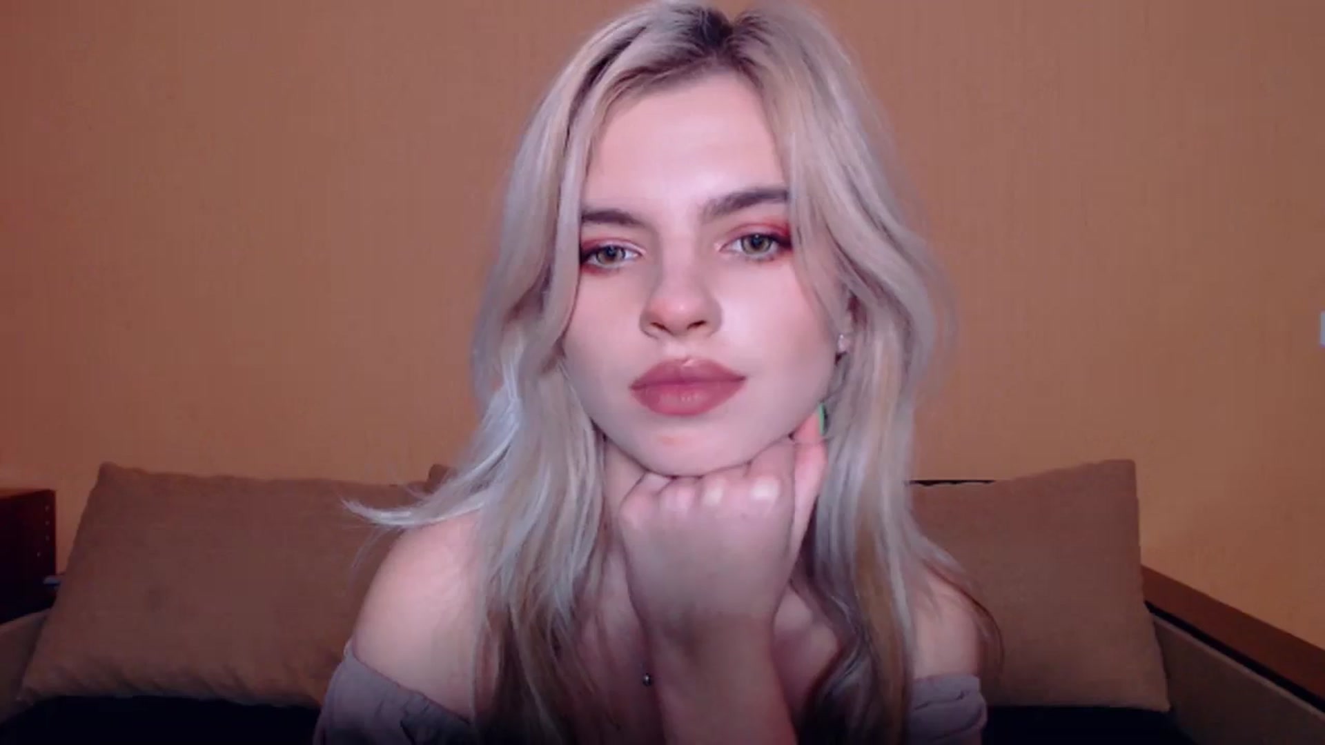 Gallery image thumbnail from Erineys's myfreecams stream on, 10/20/2023, 16:29 image 8 of 20