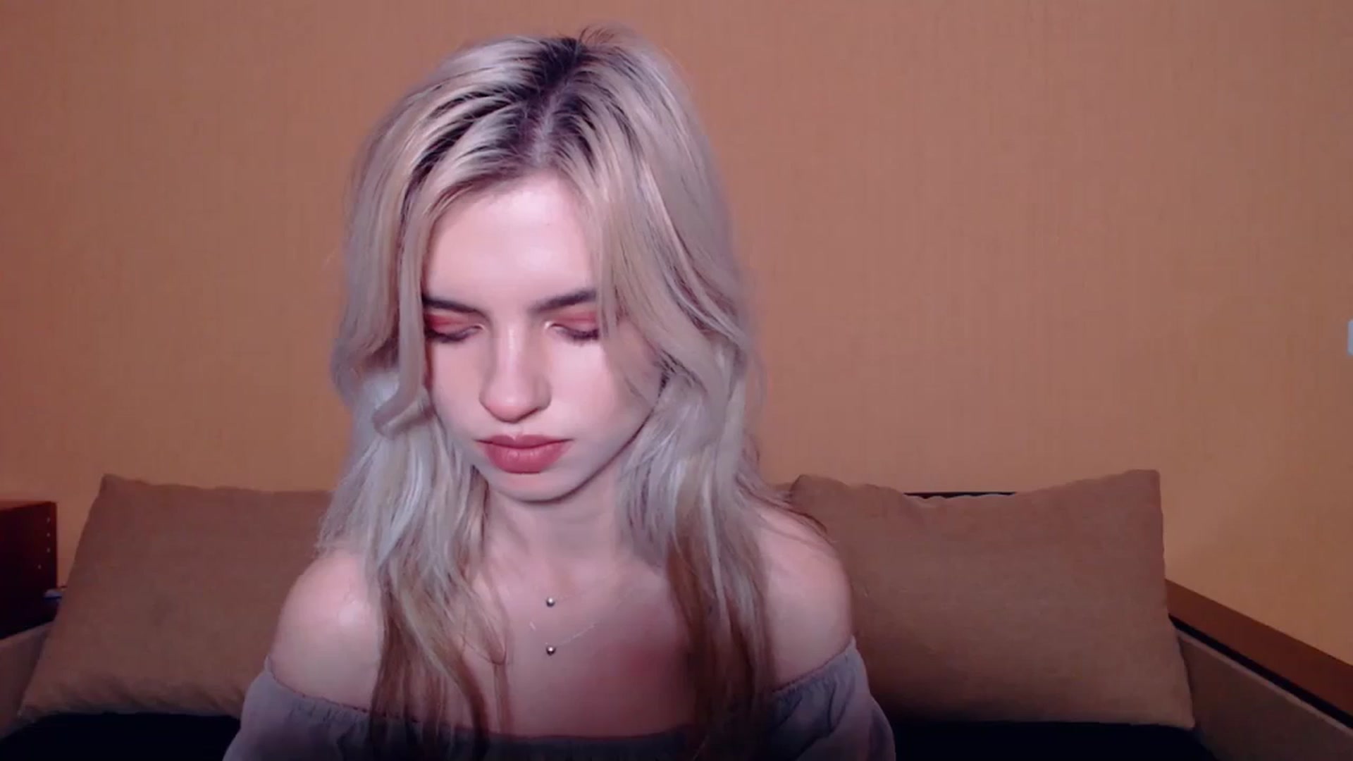 Gallery image thumbnail from Erineys's myfreecams stream on, 10/20/2023, 16:29 image 5 of 20