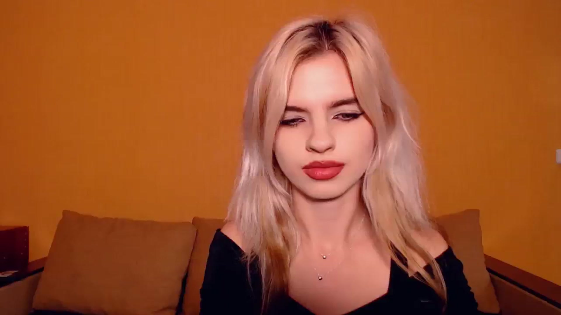 Gallery image thumbnail from Erineys's myfreecams stream on, 10/21/2023, 13:10 image 6 of 20