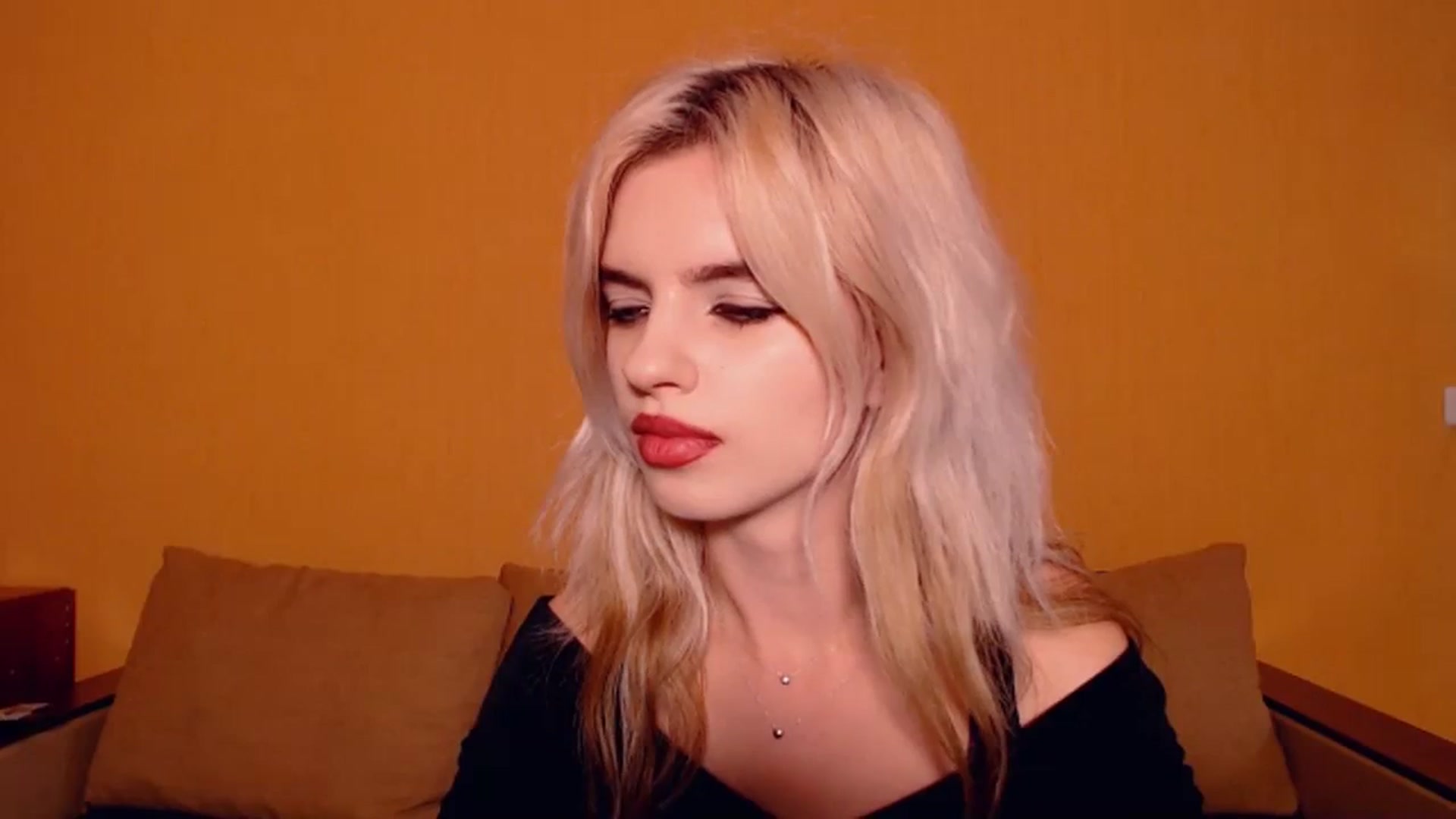Gallery image thumbnail from Erineys's myfreecams stream on, 10/21/2023, 13:10 image 8 of 20
