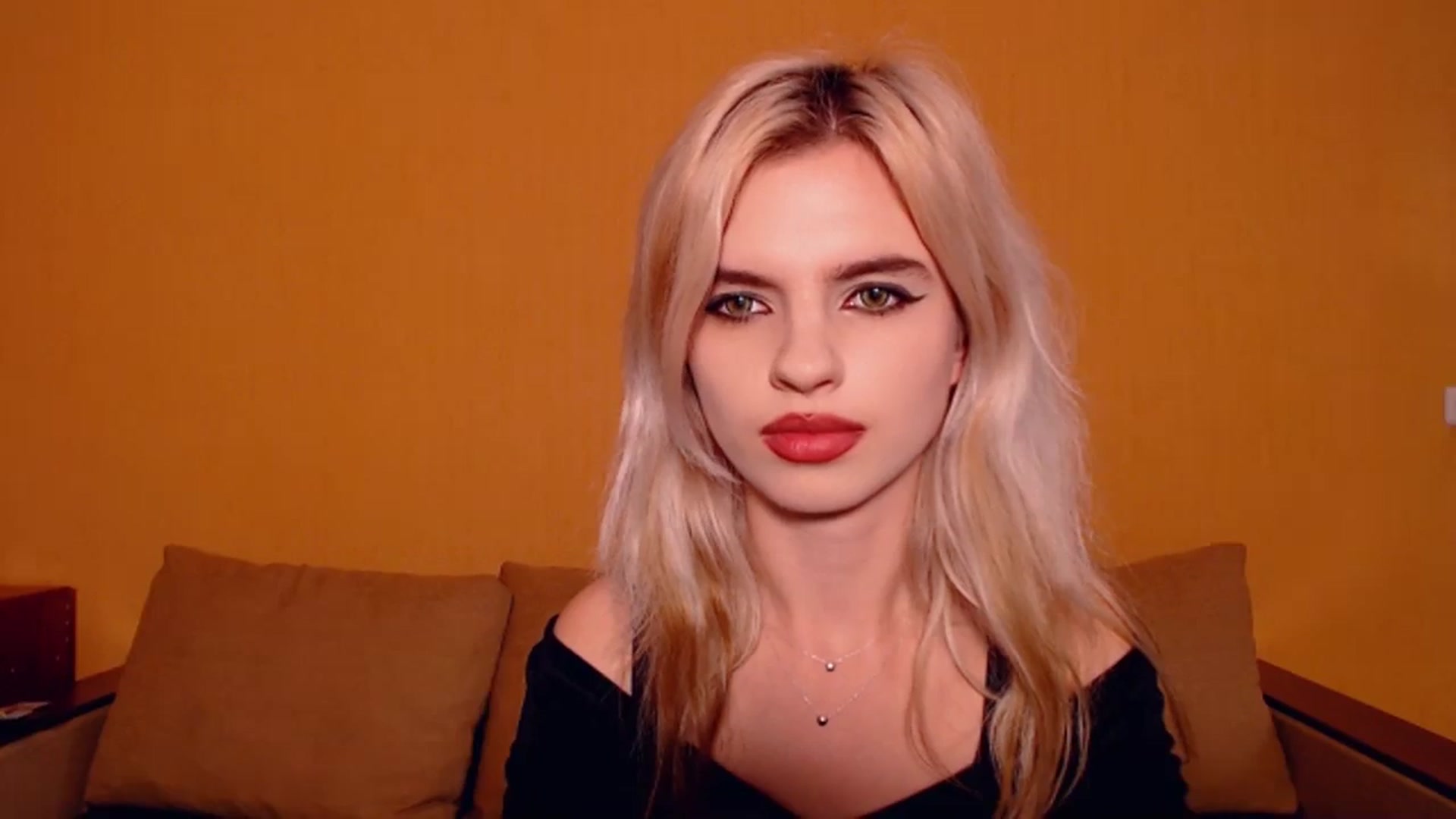 Gallery image thumbnail from Erineys's myfreecams stream on, 10/21/2023, 13:10 image 16 of 20