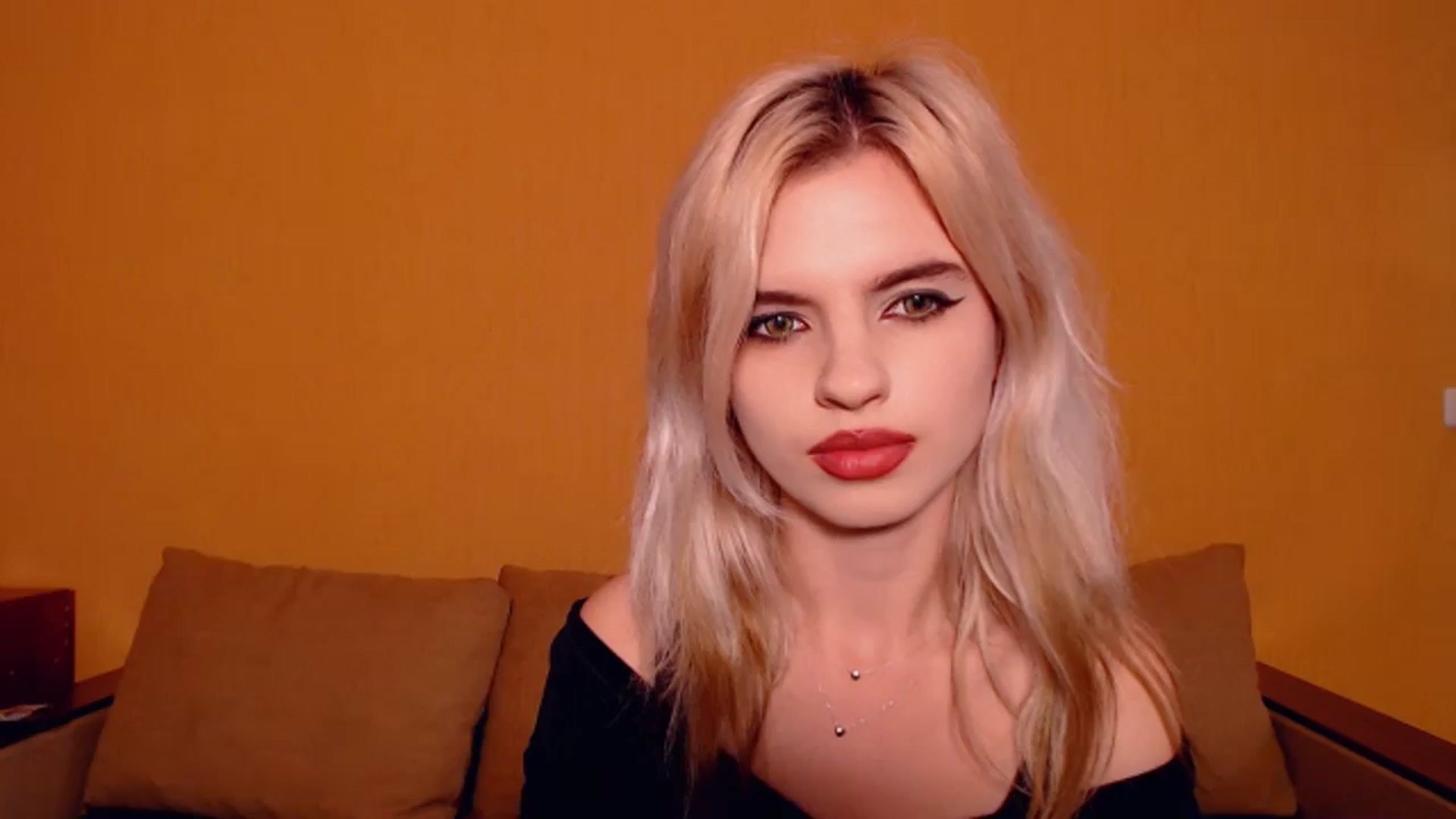 Gallery image thumbnail from Erineys's myfreecams stream on, 10/21/2023, 13:10 image 18 of 20