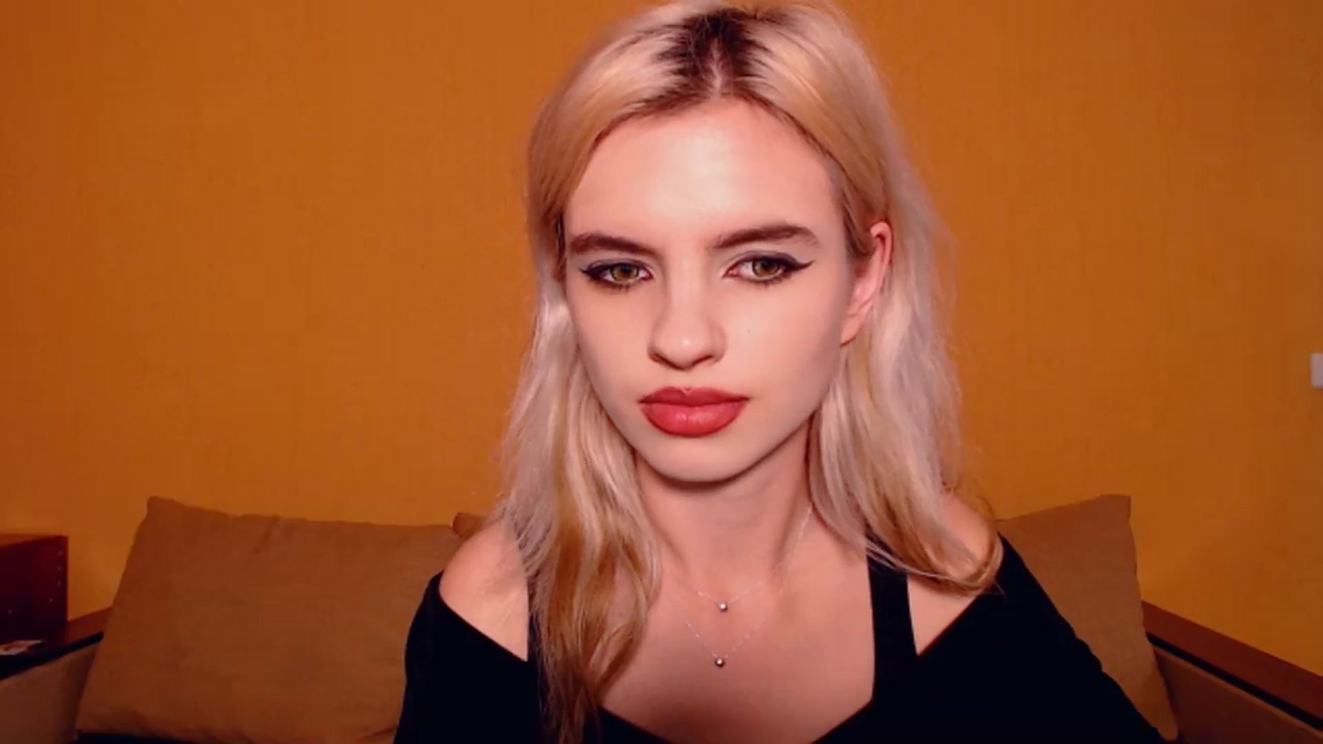 Gallery image thumbnail from Erineys's myfreecams stream on, 10/21/2023, 13:10 image 2 of 20