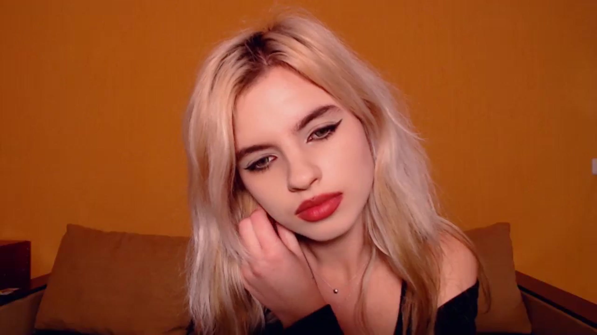 Gallery image thumbnail from Erineys's myfreecams stream on, 10/21/2023, 13:10 image 13 of 20