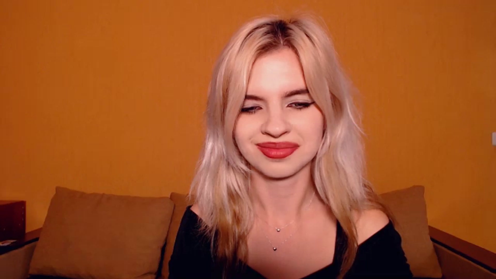 Gallery image thumbnail from Erineys's myfreecams stream on, 10/21/2023, 13:10 image 9 of 20