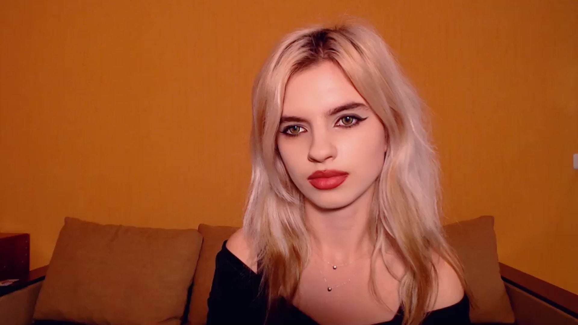 Gallery image thumbnail from Erineys's myfreecams stream on, 10/21/2023, 13:10 image 17 of 20
