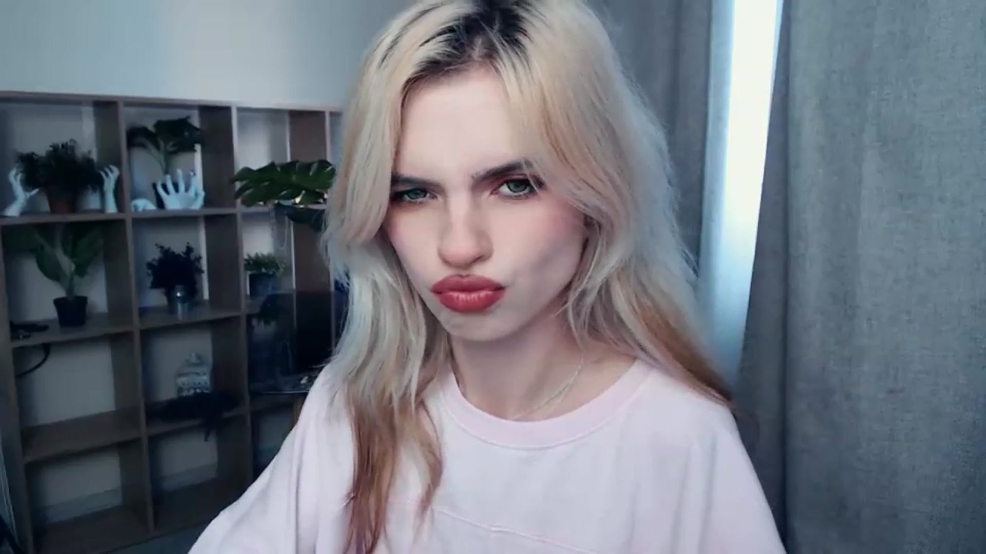 Gallery image thumbnail from Erineys's myfreecams stream on, 10/22/2023, 13:08 image 4 of 20