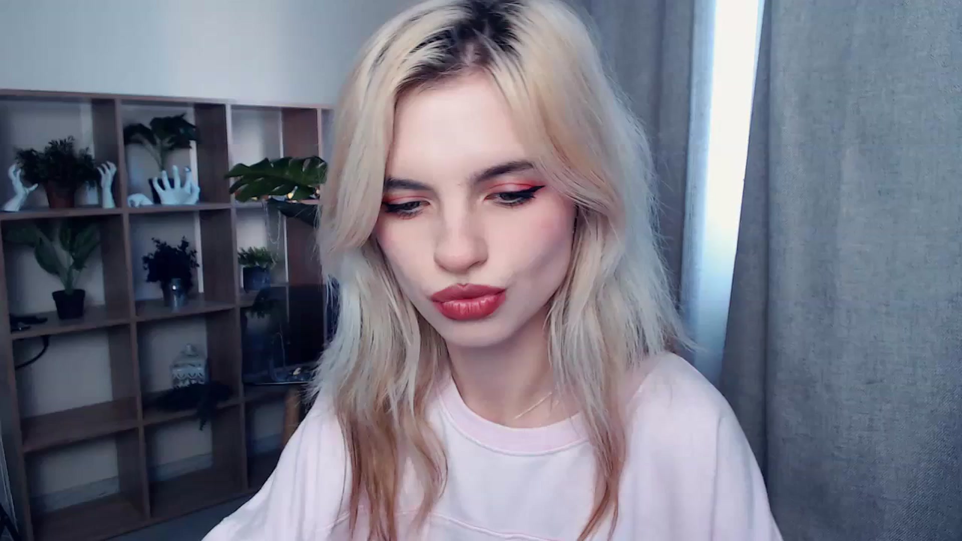 Gallery image thumbnail from Erineys's myfreecams stream on, 10/22/2023, 13:08 image 1 of 20