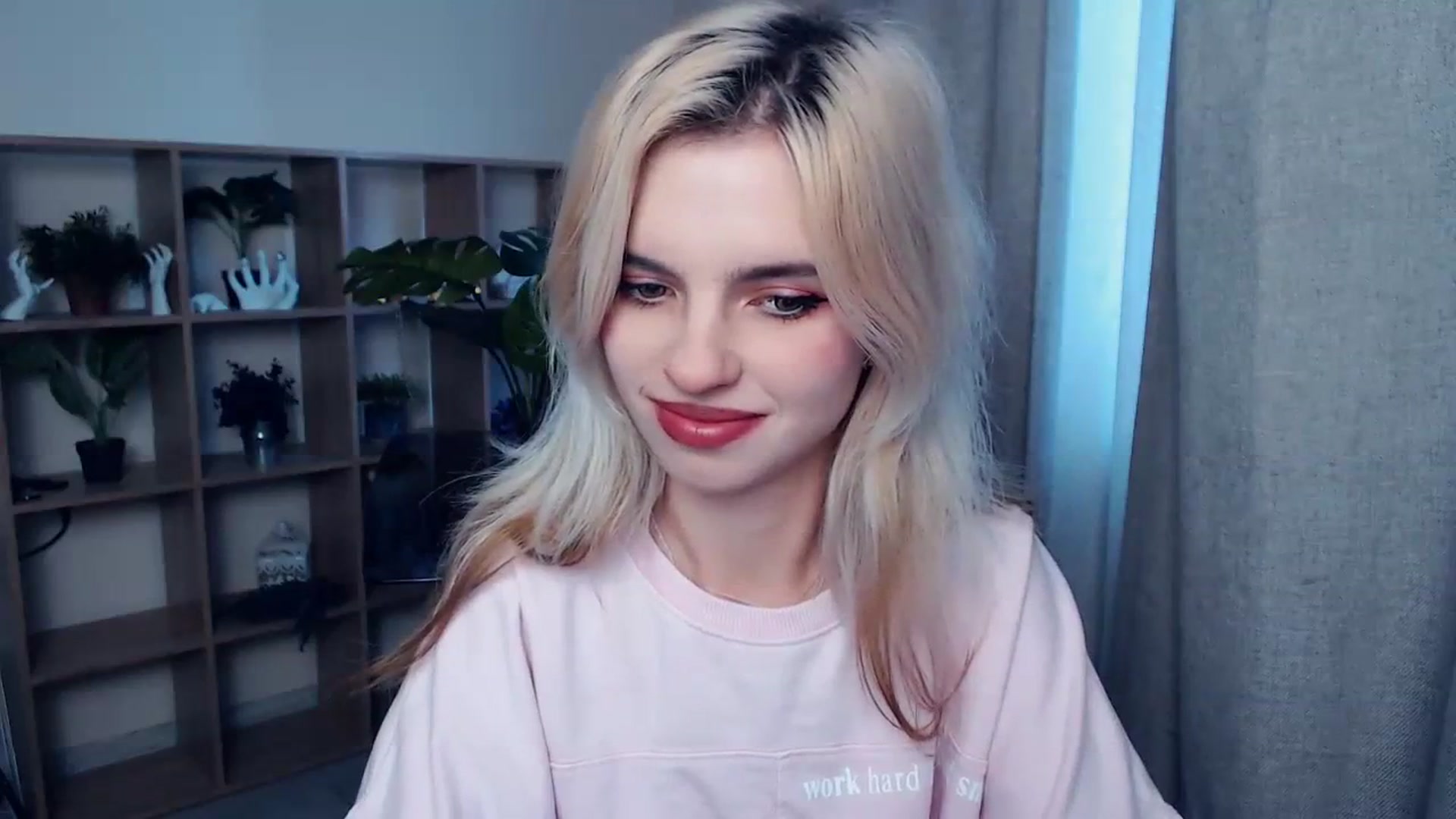 Gallery image thumbnail from Erineys's myfreecams stream on, 10/22/2023, 13:33 image 16 of 20