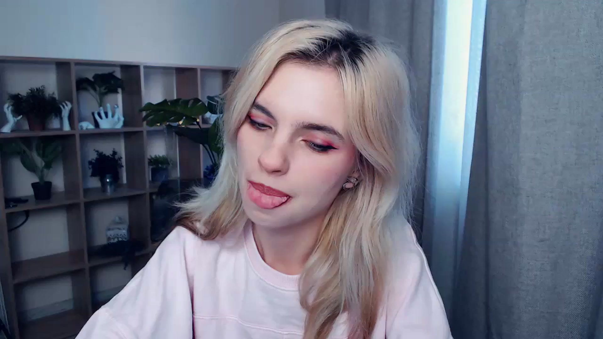 Gallery image thumbnail from Erineys's myfreecams stream on, 10/22/2023, 13:33 image 5 of 20