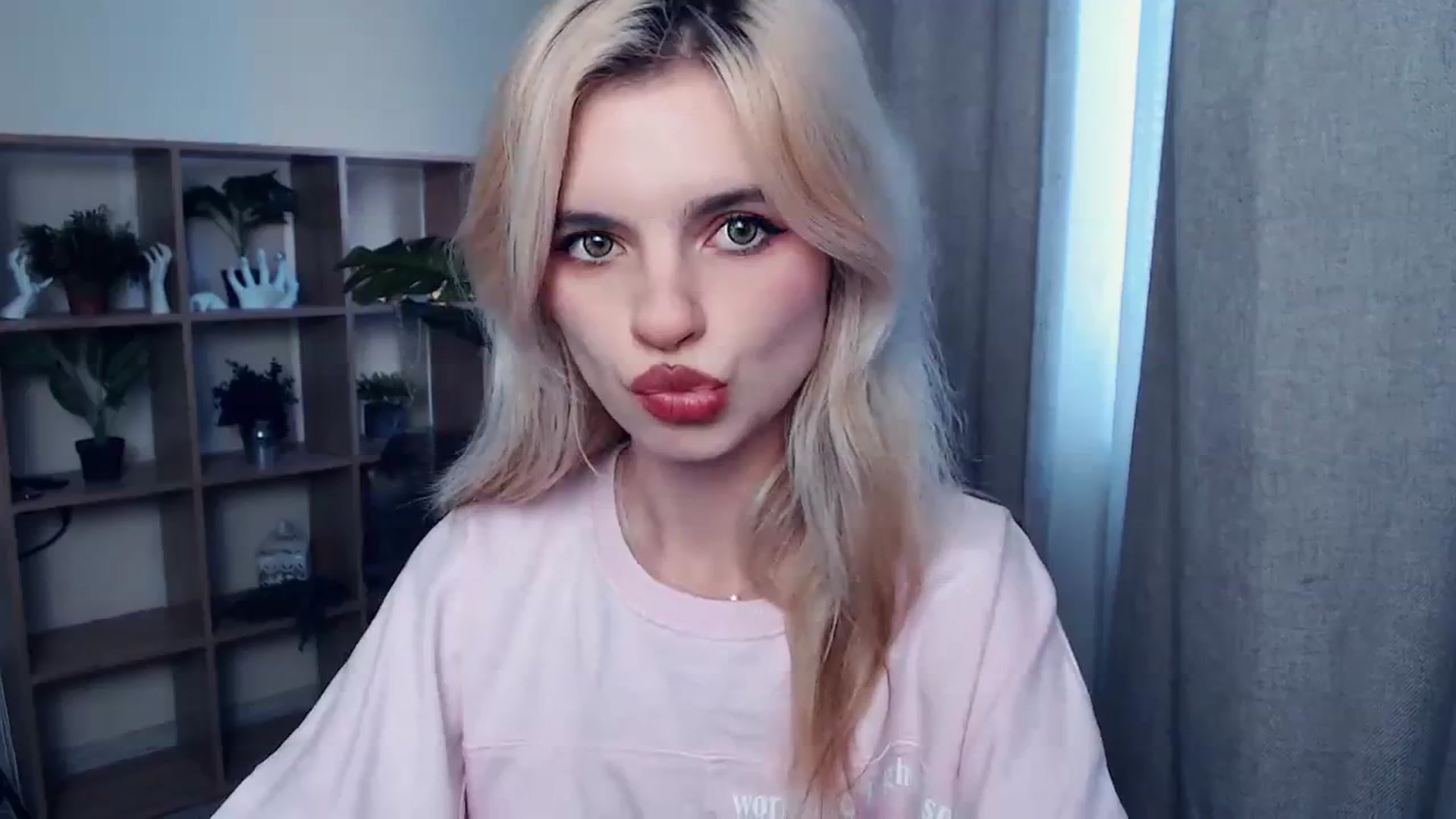 Gallery image thumbnail from Erineys's myfreecams stream on, 10/22/2023, 13:33 image 3 of 20
