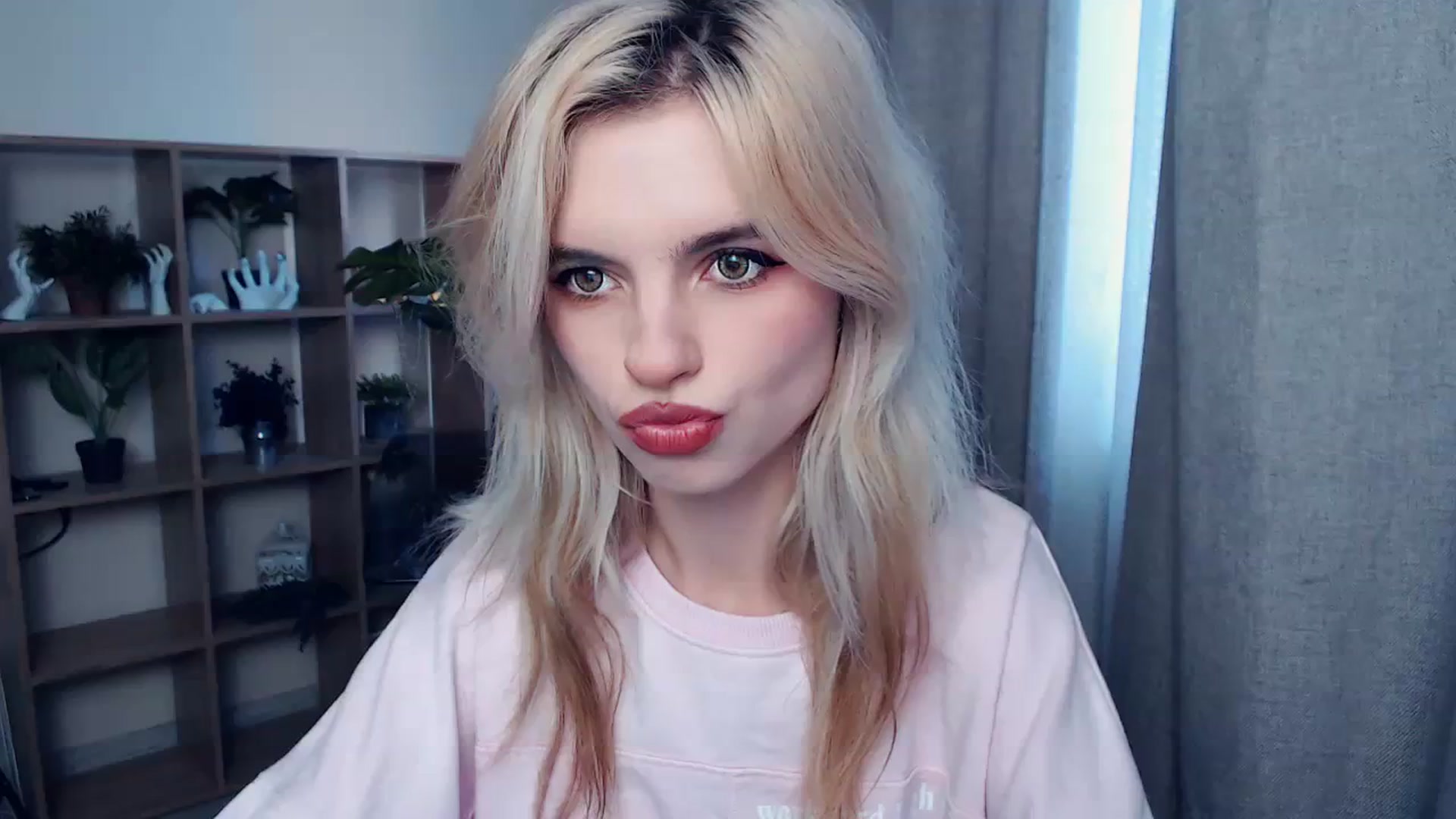 Gallery image thumbnail from Erineys's myfreecams stream on, 10/22/2023, 13:33 image 1 of 20