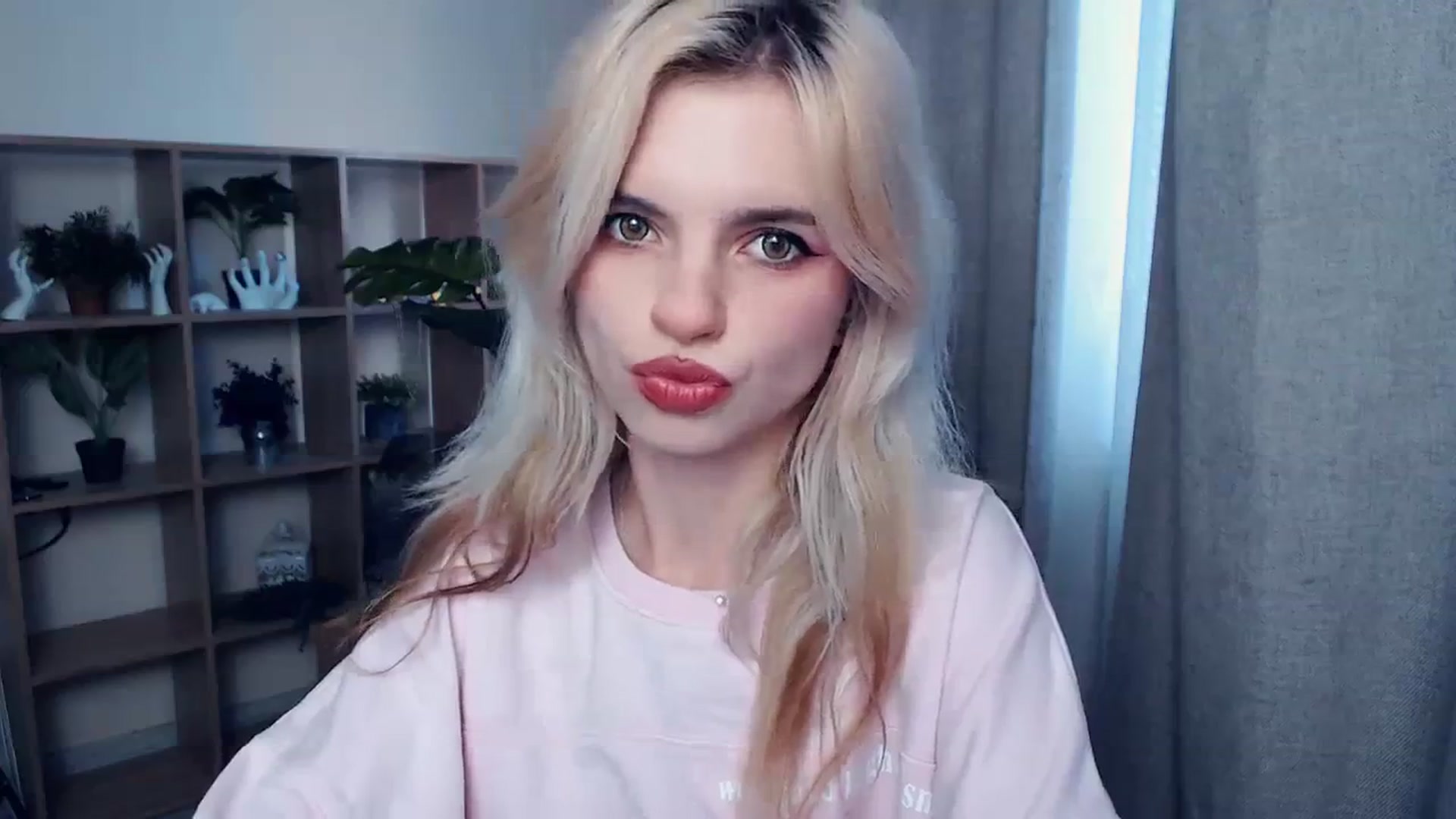 Gallery image thumbnail from Erineys's myfreecams stream on, 10/22/2023, 13:33 image 8 of 20