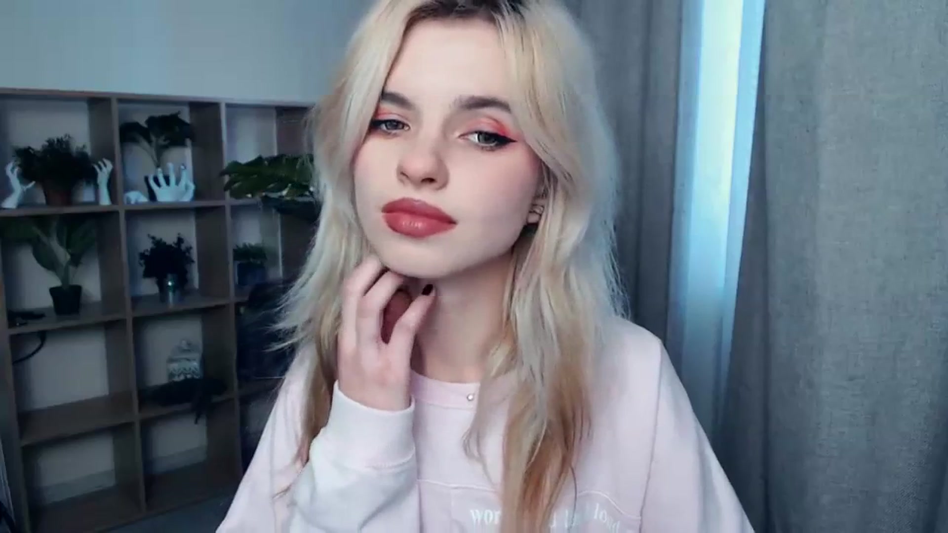 Gallery image thumbnail from Erineys's myfreecams stream on, 10/22/2023, 13:33 image 12 of 20