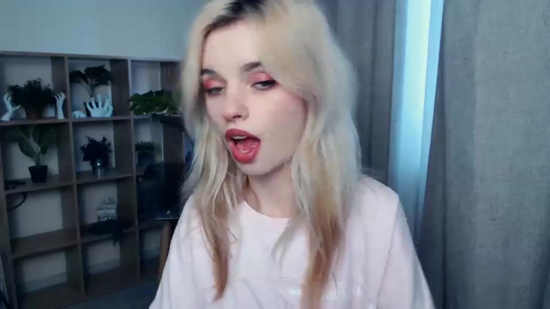 Gallery image thumbnail from Erineys's myfreecams stream on, 10/22/2023, 13:33 image 13 of 20