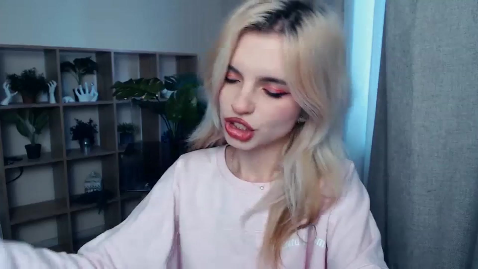 Gallery image thumbnail from Erineys's myfreecams stream on, 10/22/2023, 13:33 image 14 of 20