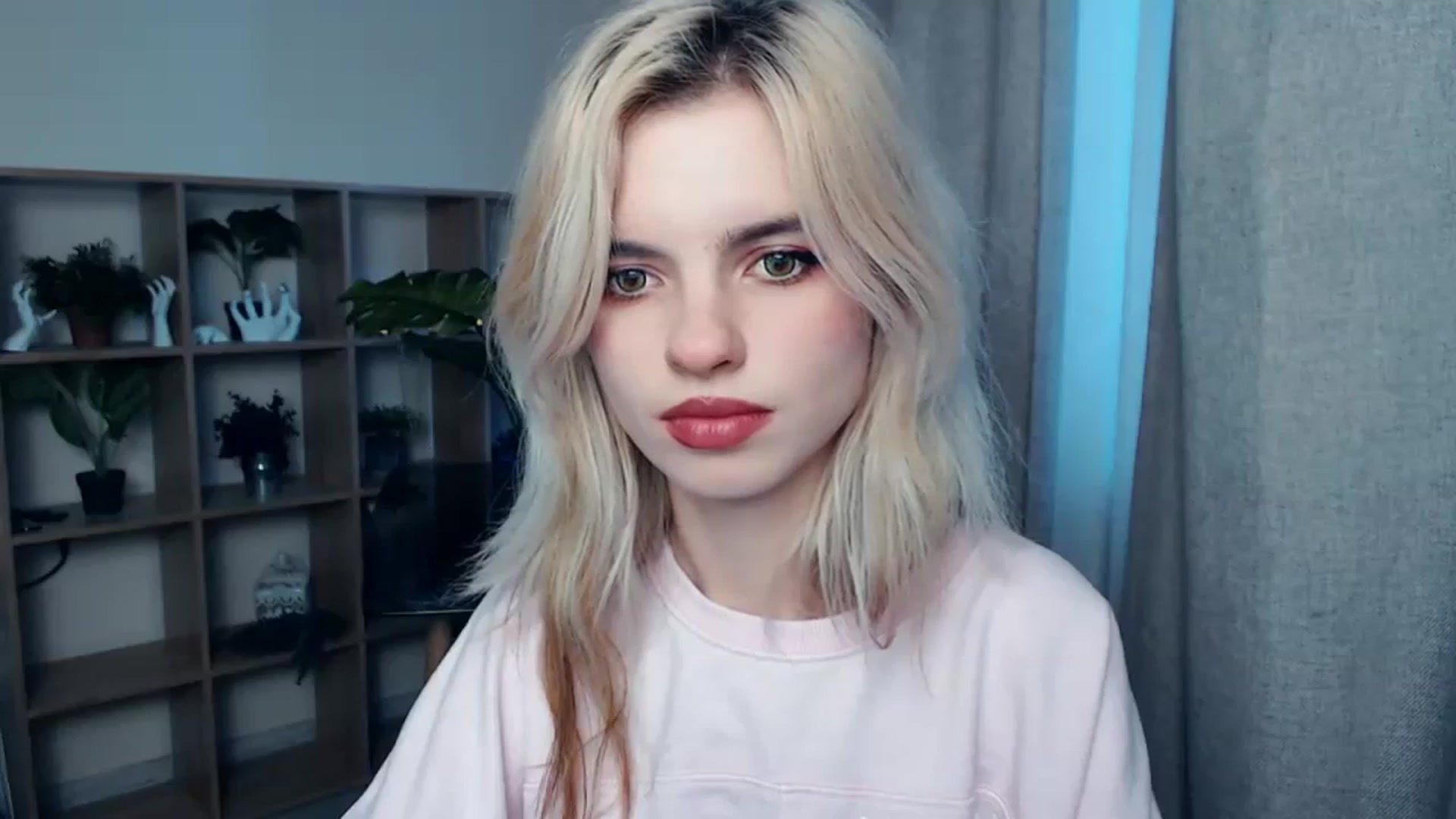 Gallery image thumbnail from Erineys's myfreecams stream on, 10/22/2023, 14:00 image 16 of 20