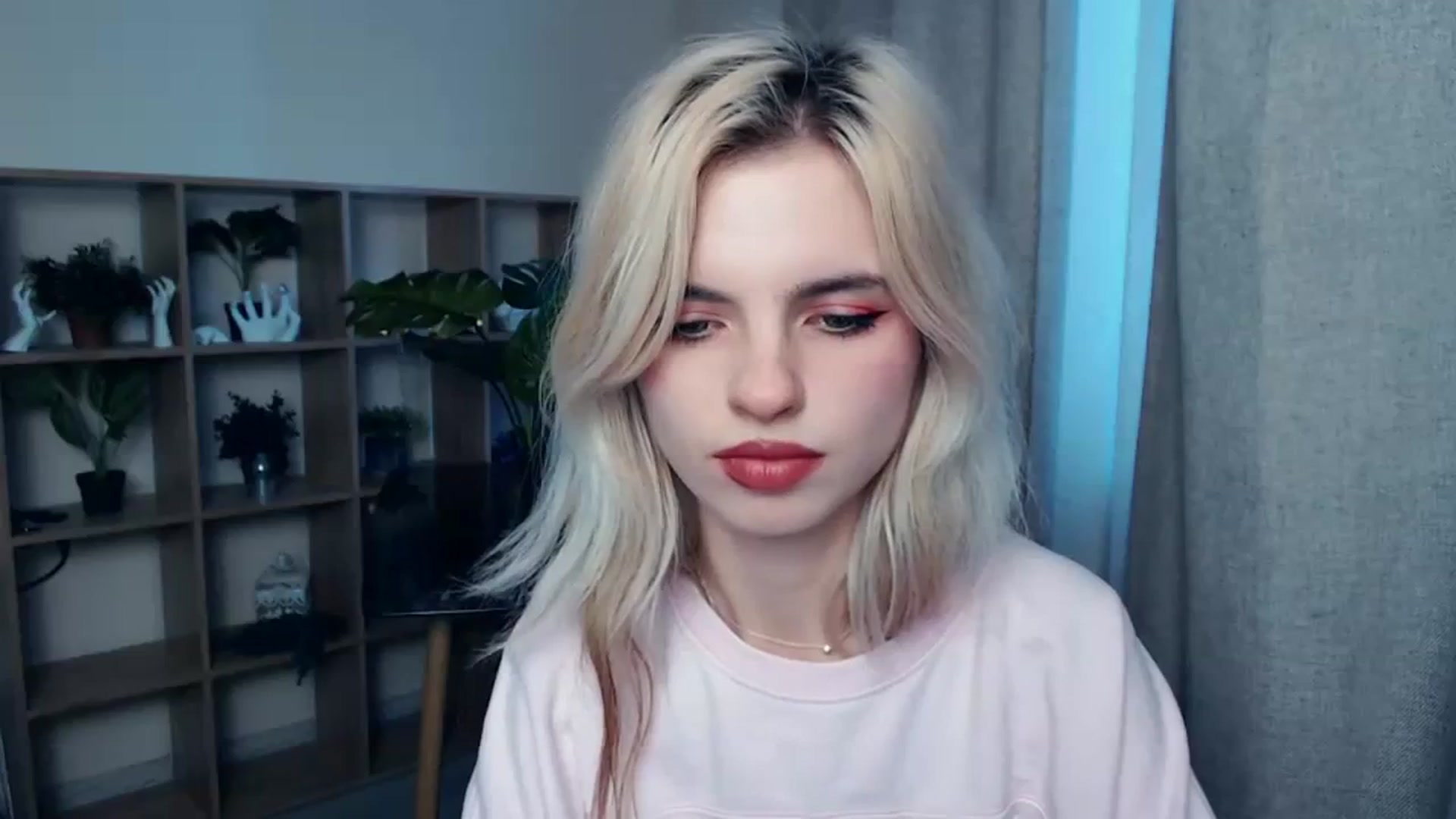 Gallery image thumbnail from Erineys's myfreecams stream on, 10/22/2023, 14:00 image 3 of 20