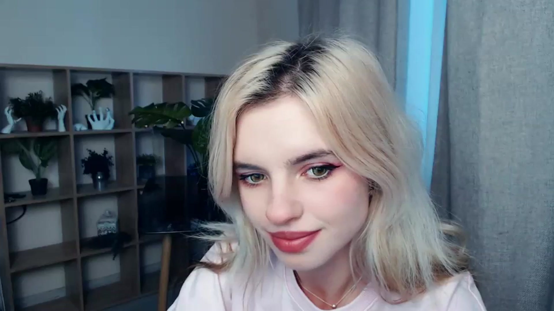 Gallery image thumbnail from Erineys's myfreecams stream on, 10/22/2023, 14:00 image 18 of 20