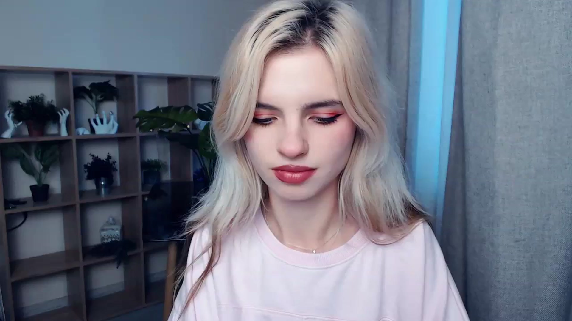 Gallery image thumbnail from Erineys's myfreecams stream on, 10/22/2023, 14:00 image 19 of 20