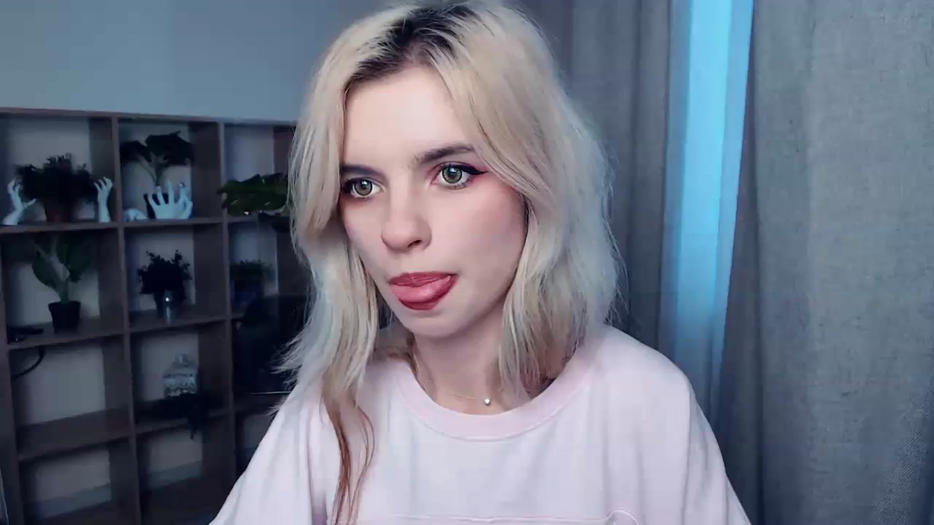 Gallery image thumbnail from Erineys's myfreecams stream on, 10/22/2023, 14:00 image 1 of 20