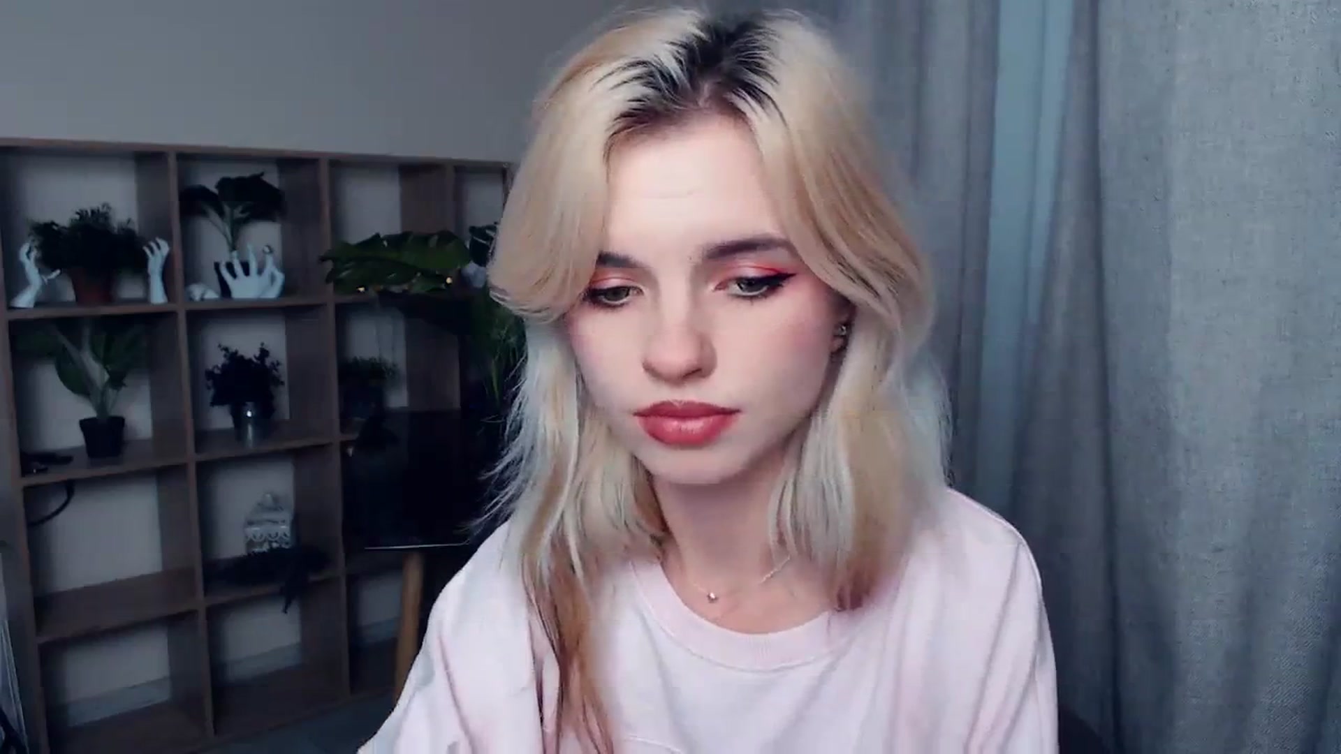 Gallery image thumbnail from Erineys's myfreecams stream on, 10/22/2023, 15:41 image 7 of 20