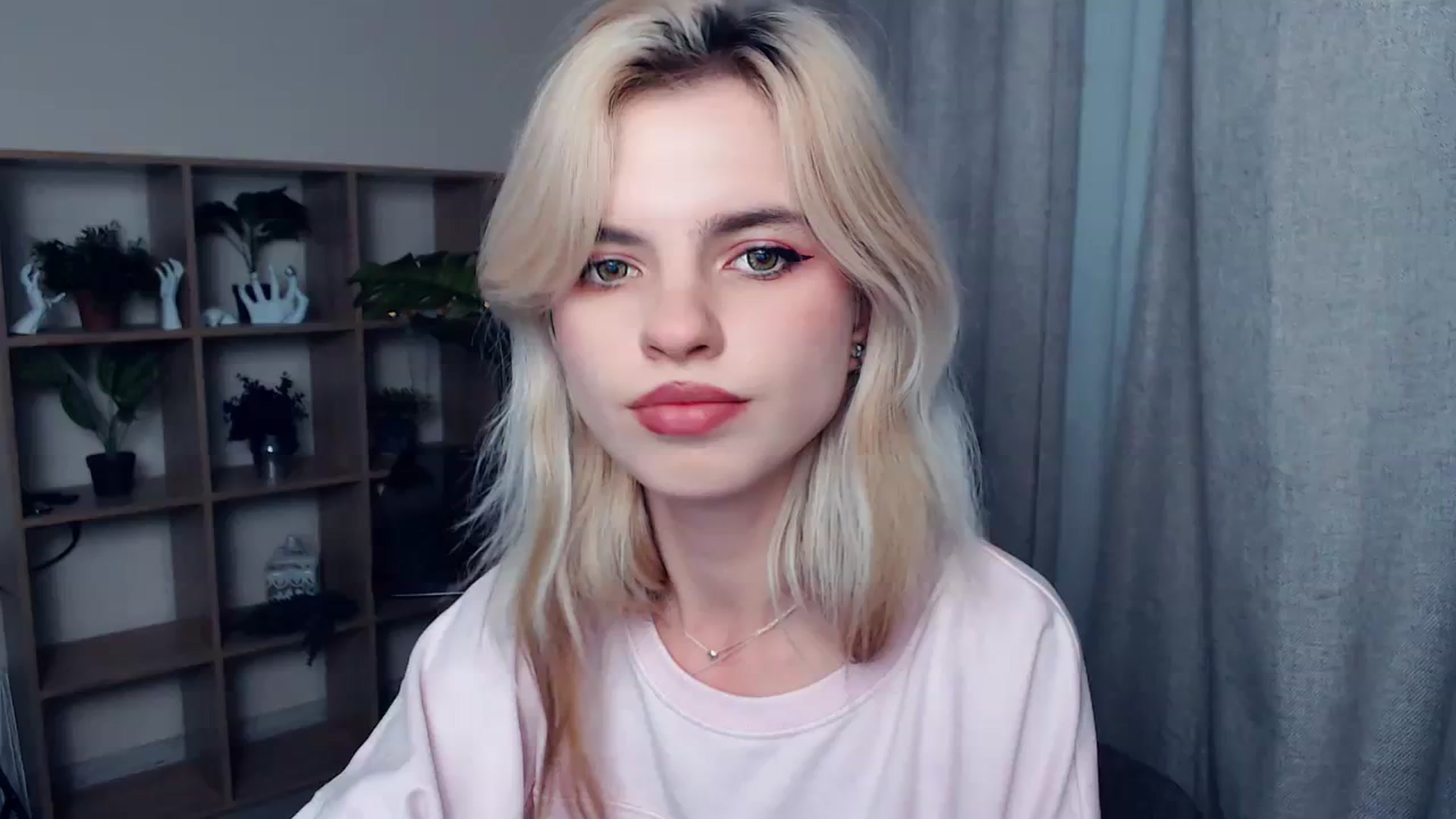 Gallery image thumbnail from Erineys's myfreecams stream on, 10/22/2023, 15:41 image 5 of 20