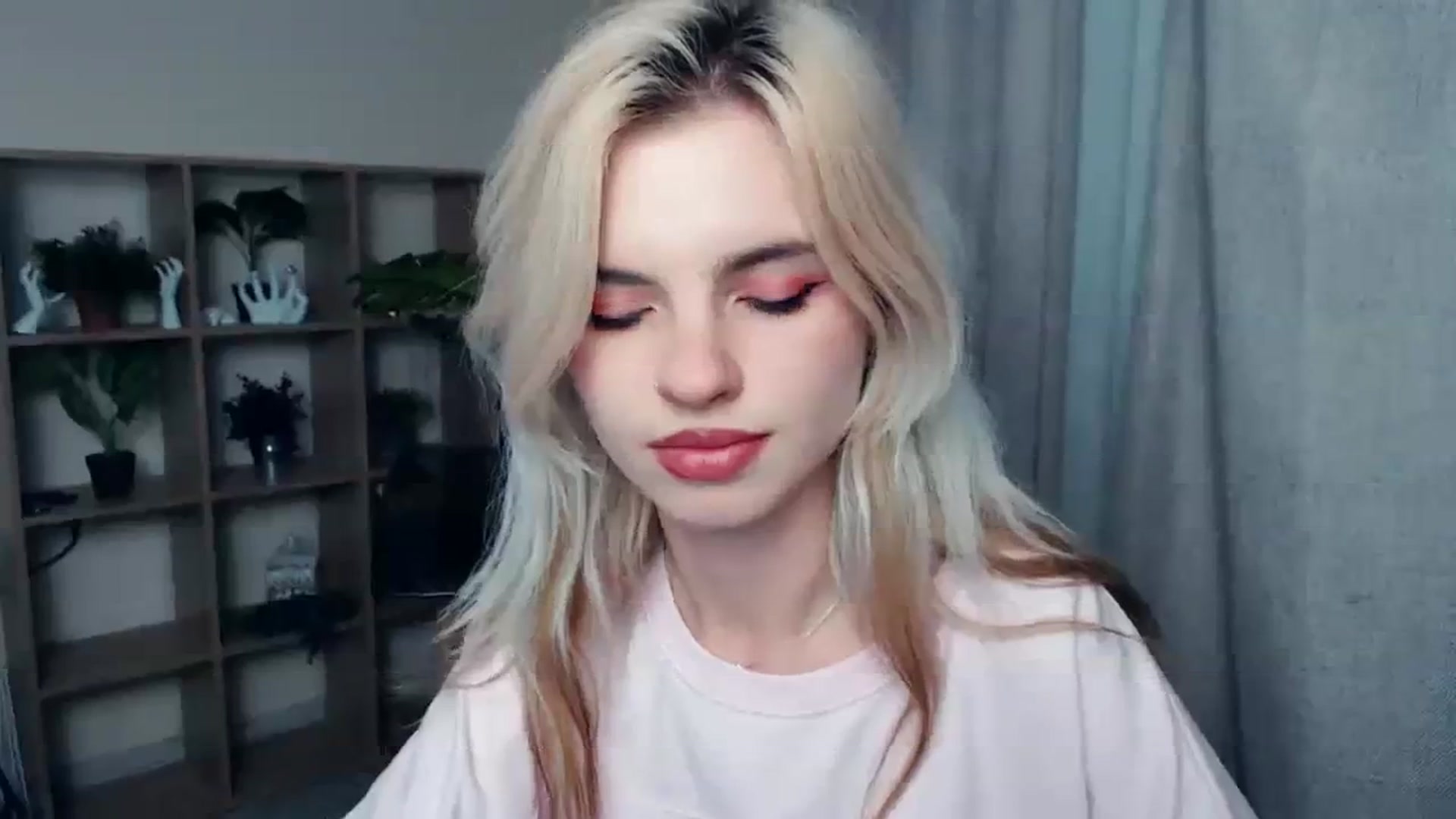 Gallery image thumbnail from Erineys's myfreecams stream on, 10/22/2023, 15:41 image 9 of 20