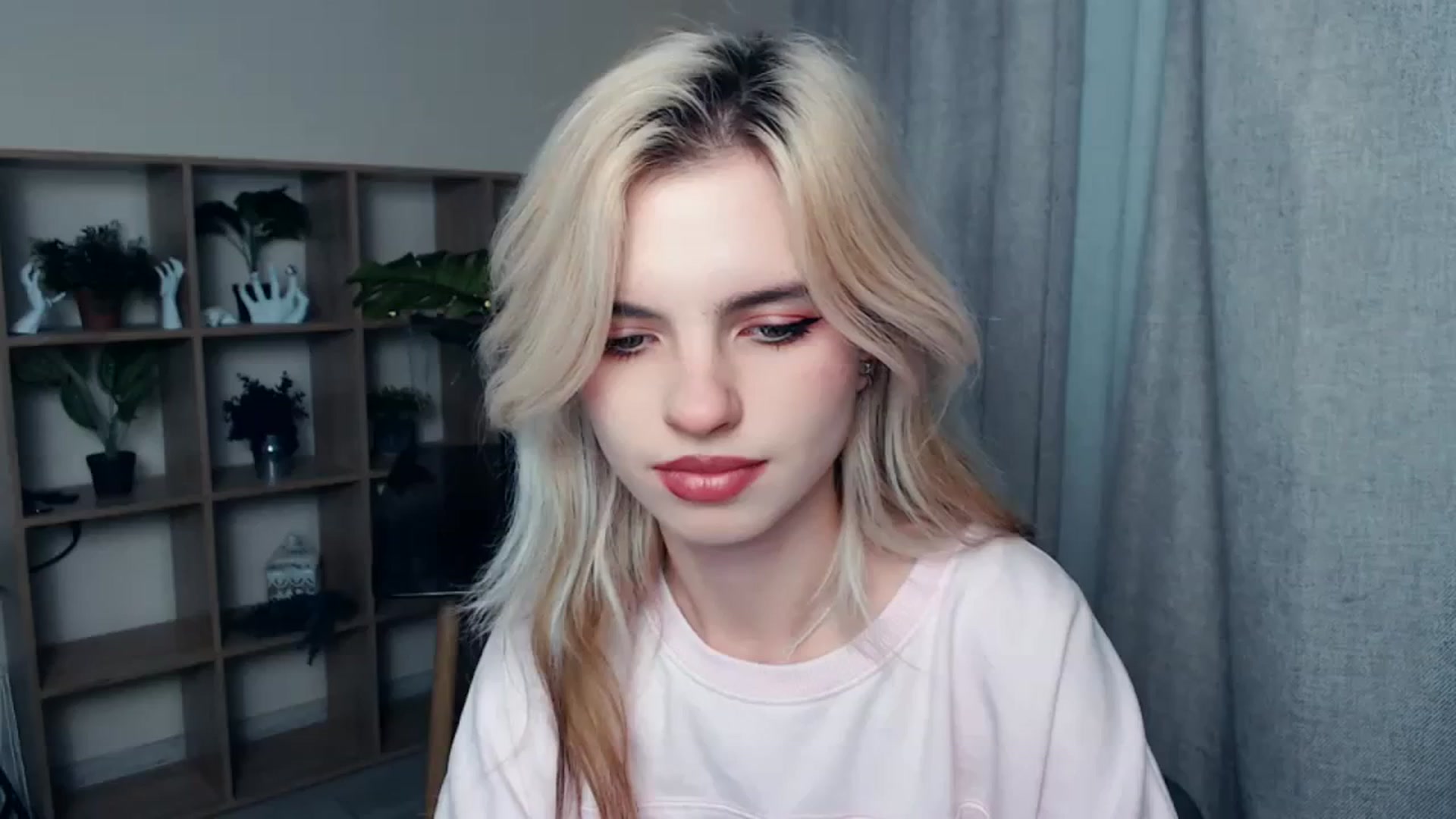 Gallery image thumbnail from Erineys's myfreecams stream on, 10/22/2023, 15:41 image 13 of 20