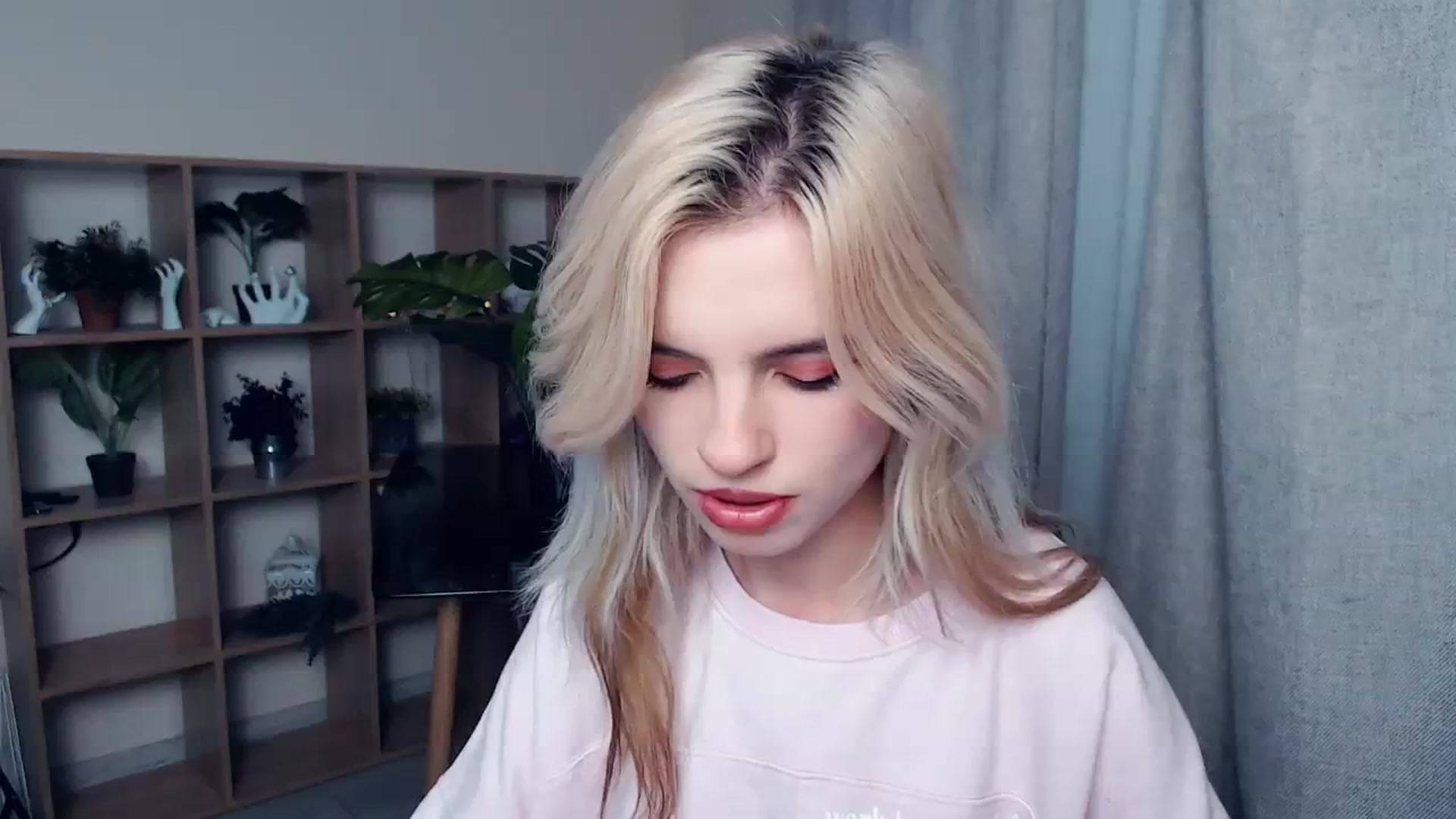 Gallery image thumbnail from Erineys's myfreecams stream on, 10/22/2023, 15:41 image 17 of 20