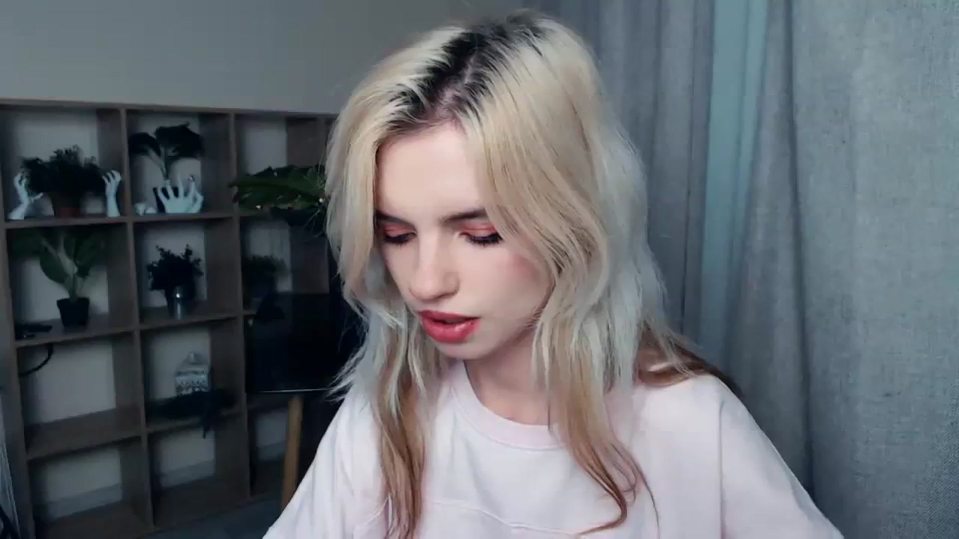 Gallery image thumbnail from Erineys's myfreecams stream on, 10/22/2023, 15:41 image 11 of 20