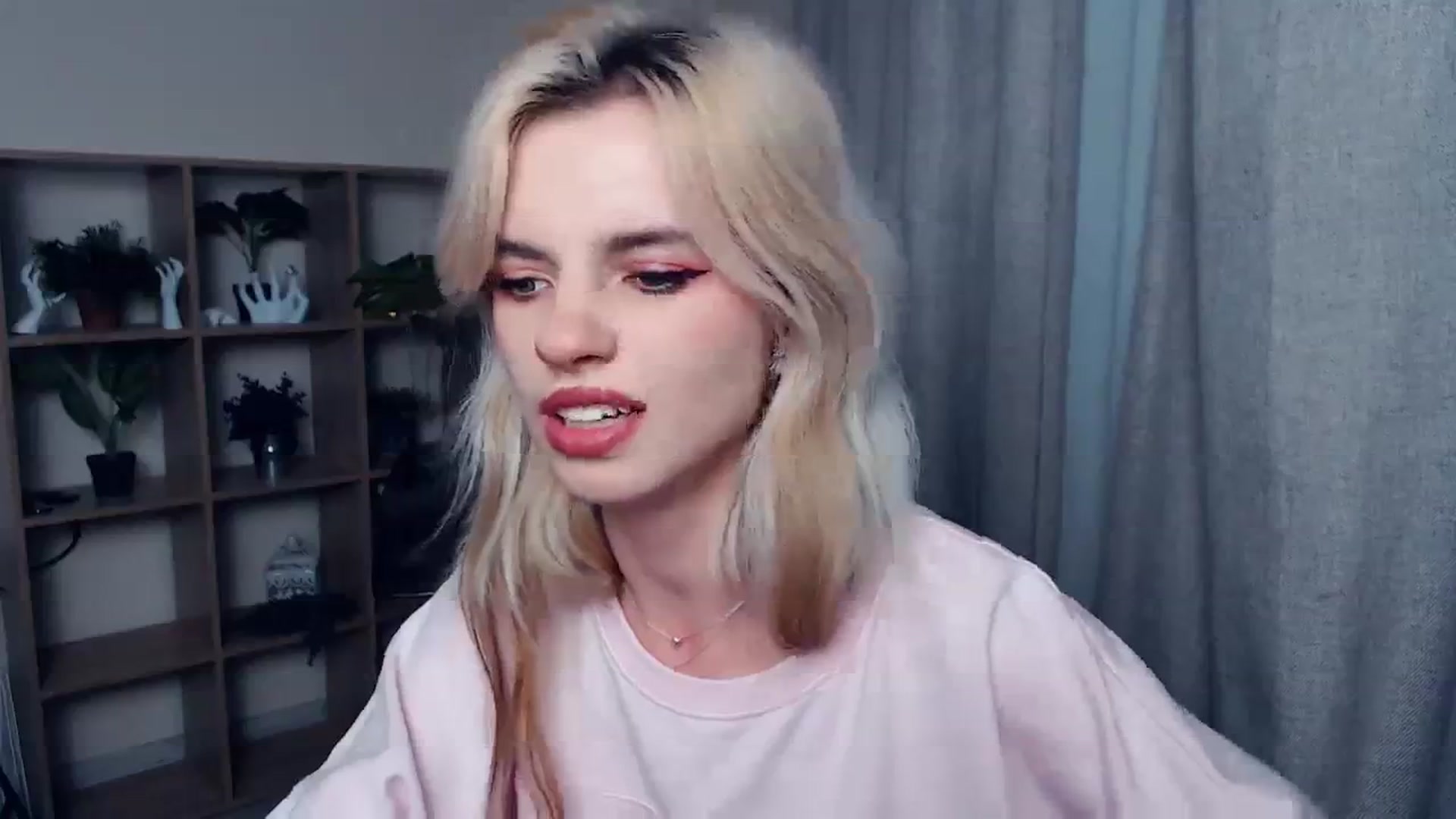 Gallery image thumbnail from Erineys's myfreecams stream on, 10/22/2023, 15:41 image 3 of 20