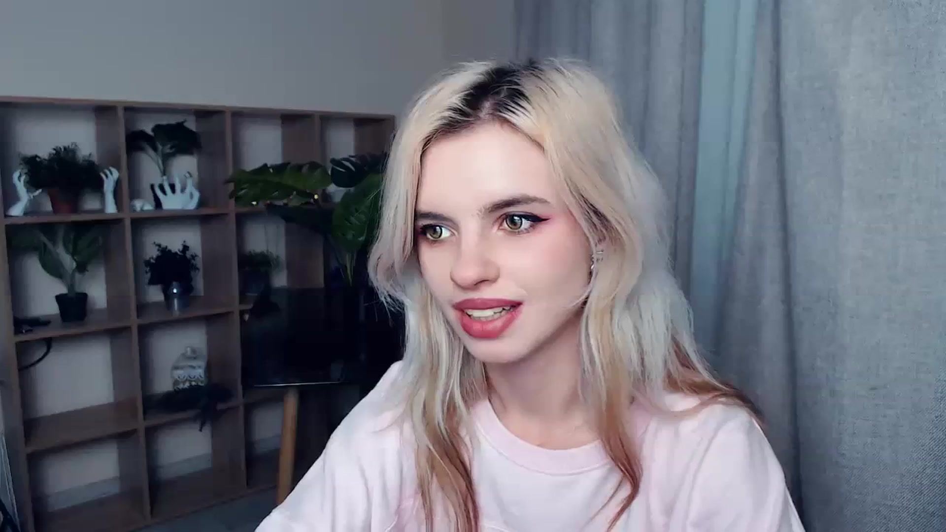 Gallery image thumbnail from Erineys's myfreecams stream on, 10/22/2023, 15:55 image 18 of 20
