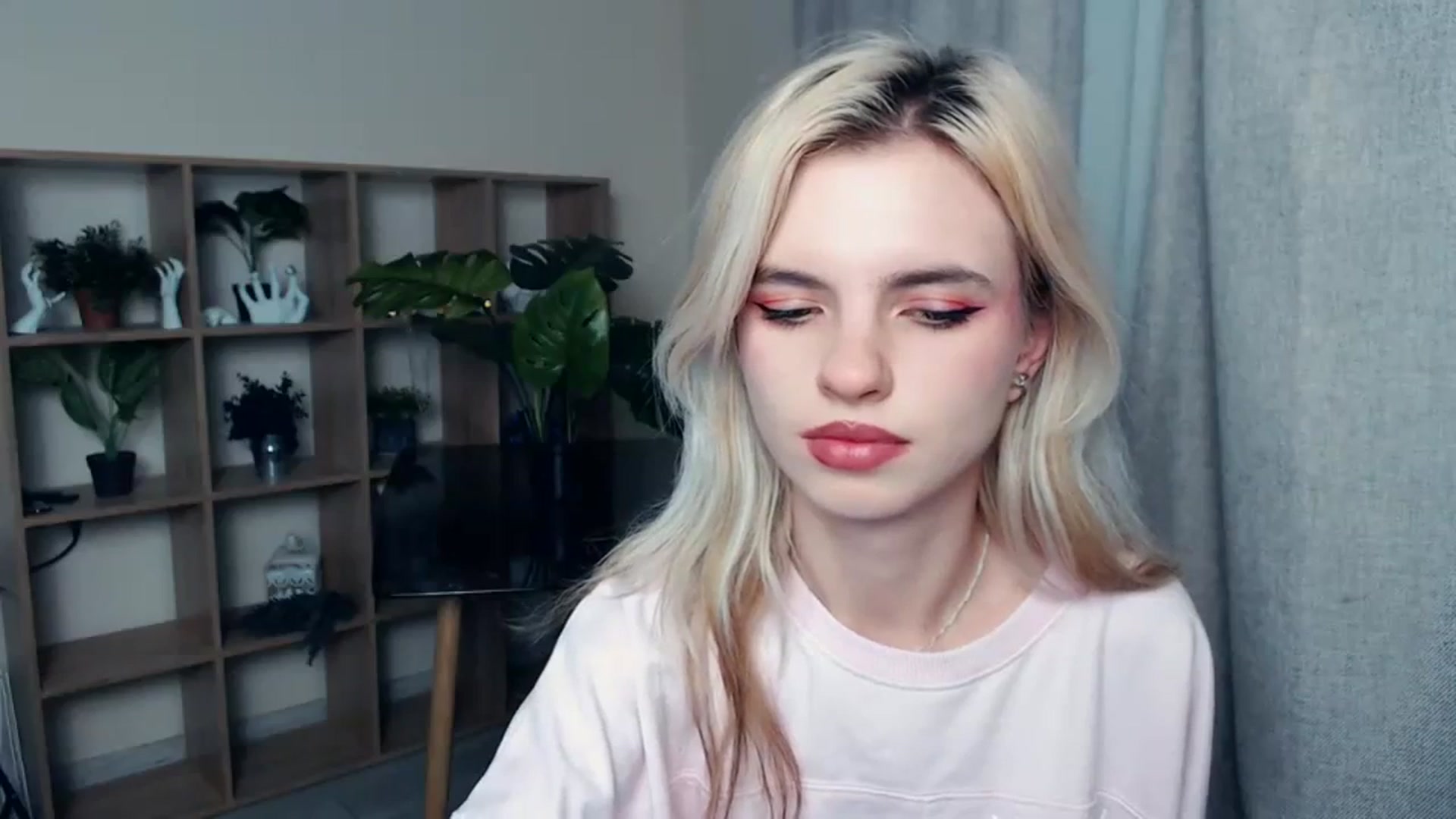 Gallery image thumbnail from Erineys's myfreecams stream on, 10/22/2023, 15:55 image 12 of 20