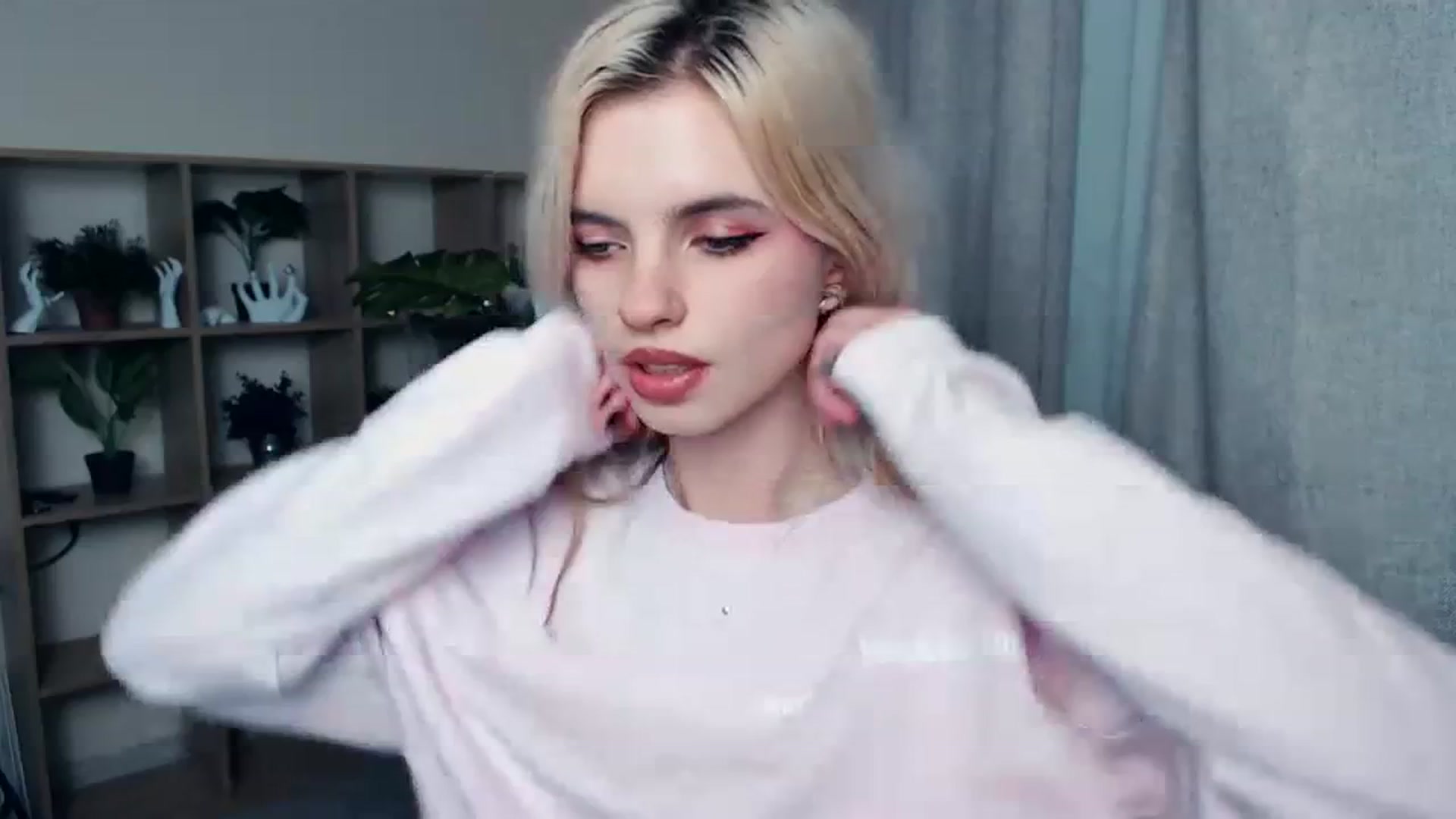 Gallery image thumbnail from Erineys's myfreecams stream on, 10/22/2023, 16:21 image 18 of 20