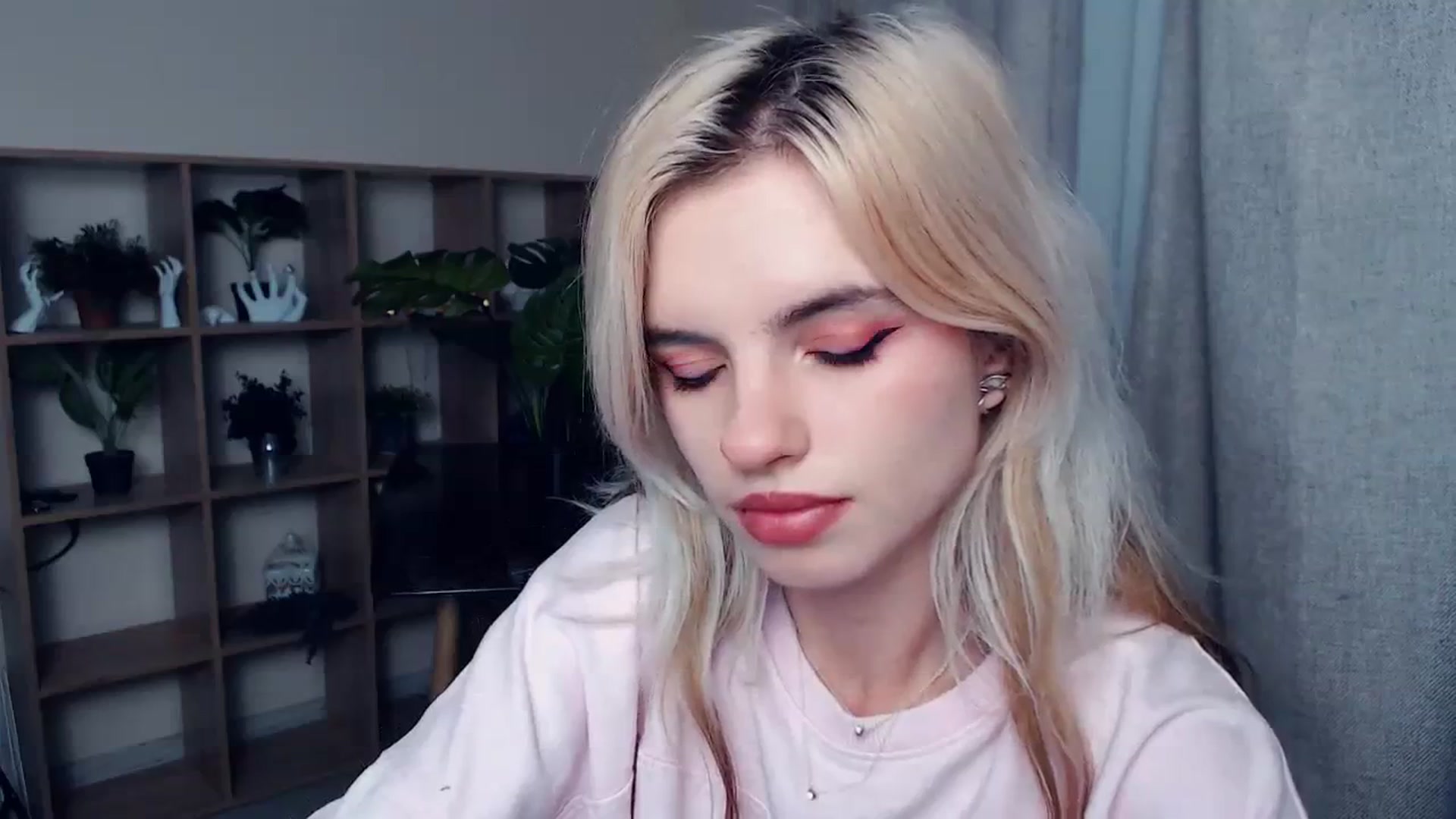 Gallery image thumbnail from Erineys's myfreecams stream on, 10/22/2023, 16:21 image 15 of 20