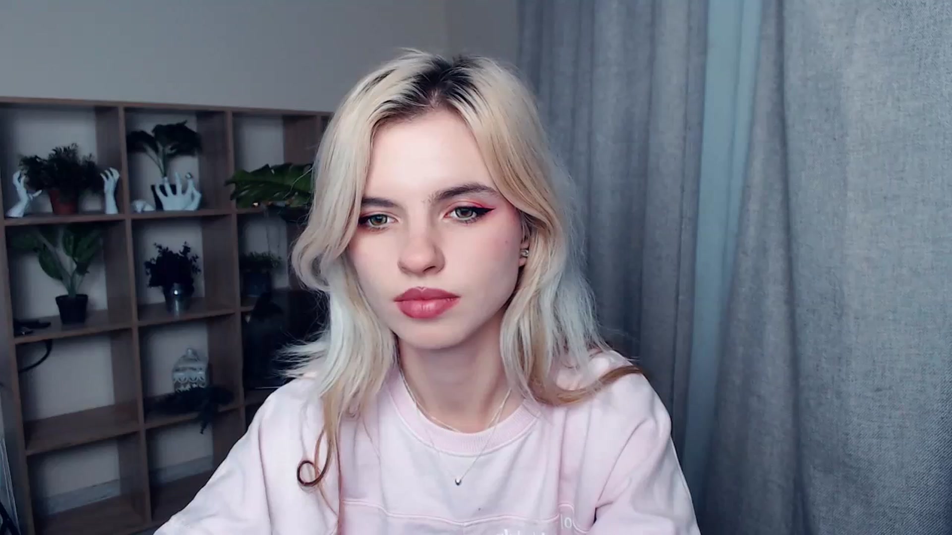 Gallery image thumbnail from Erineys's myfreecams stream on, 10/22/2023, 16:21 image 19 of 20