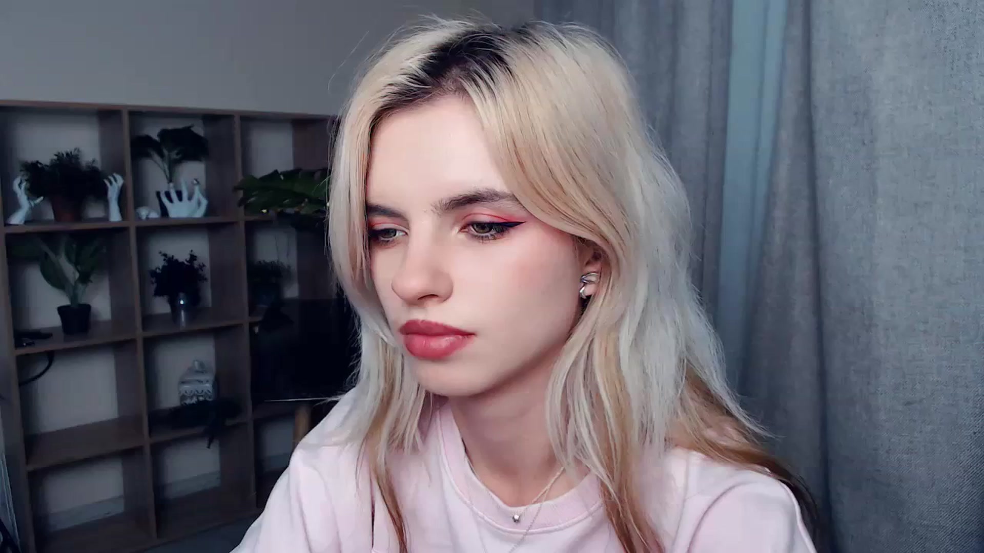 Gallery image thumbnail from Erineys's myfreecams stream on, 10/22/2023, 16:21 image 16 of 20